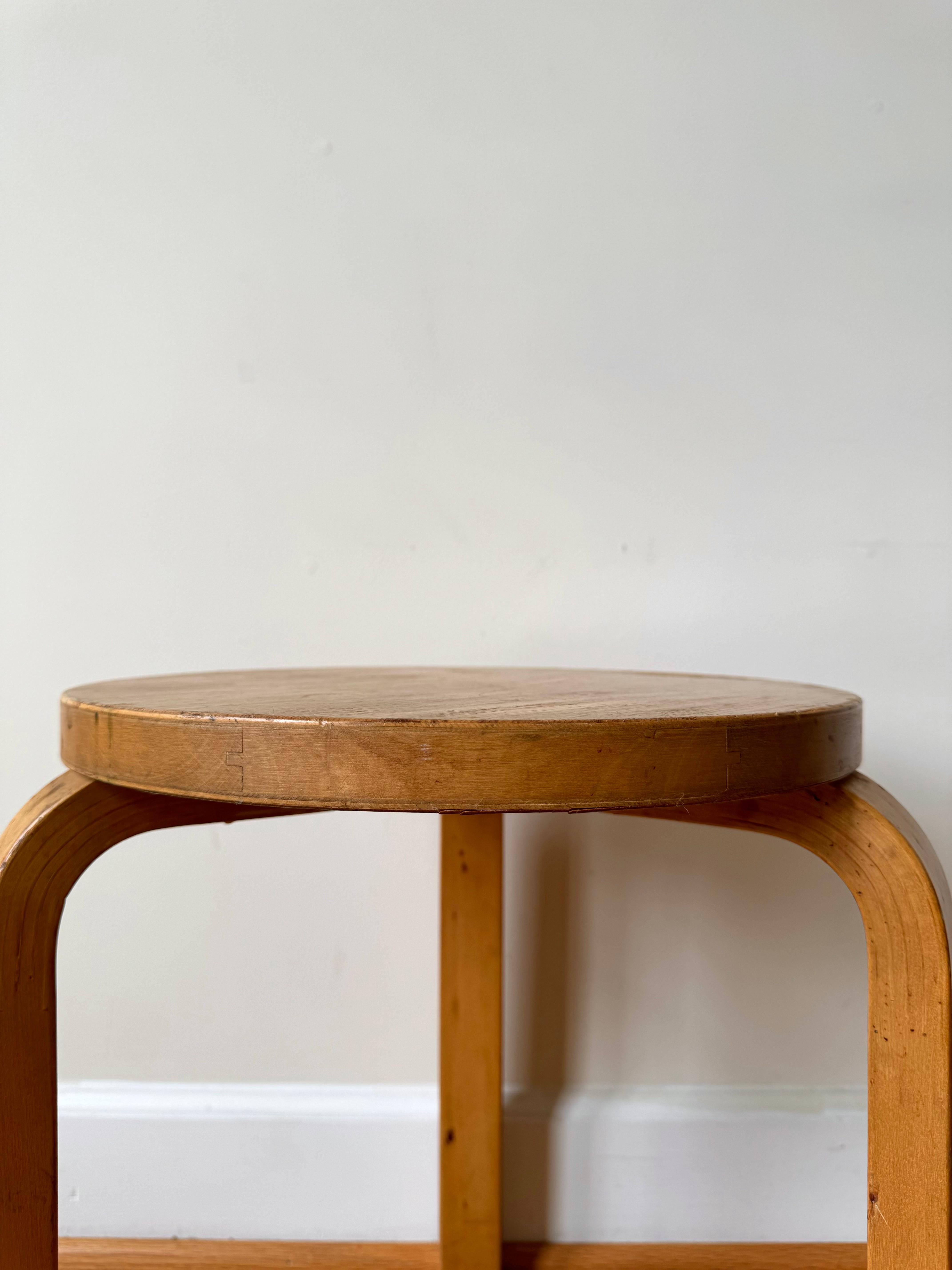 Mid-Century Modern Stool 60 with finger joint seat by Alvar Aalto for Artek, 1960s For Sale