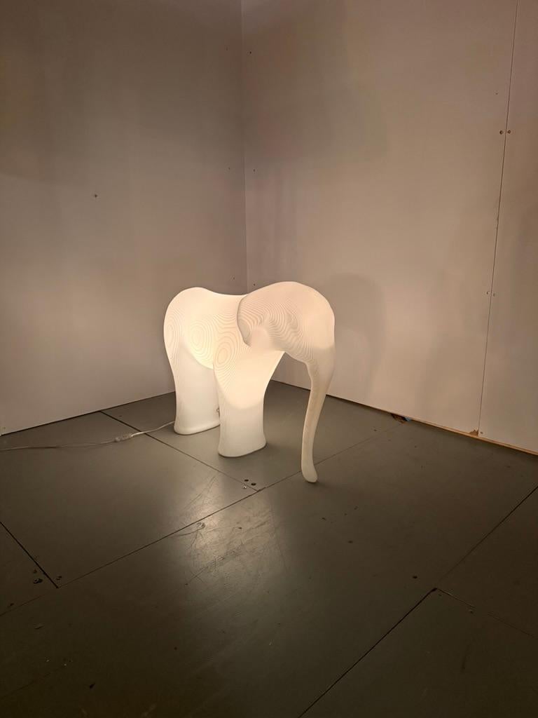 Acrilico Sgabello e luce Elephant - Design olandese Richard Hutten per Gispen - 2008 in vendita
