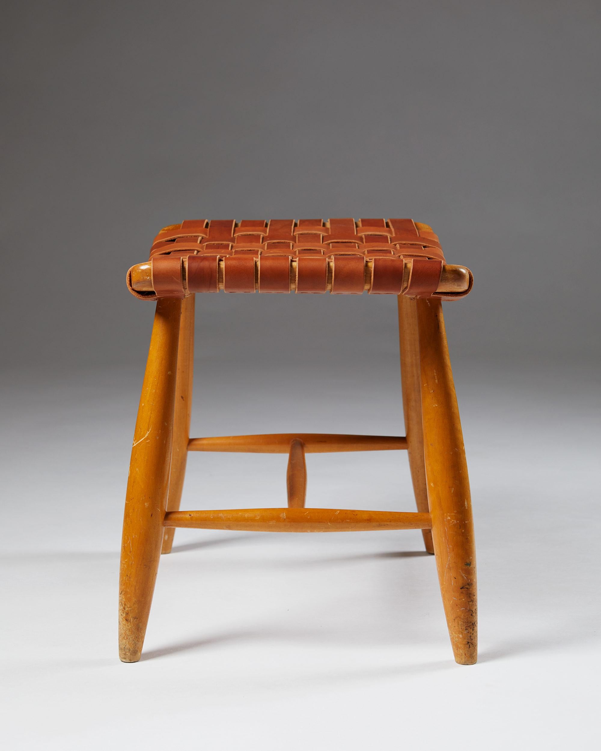 Stool, anonymous,
Sweden, 1950s.
Birch and leather.

Measures: H 41 cm / 1' 4 1/5