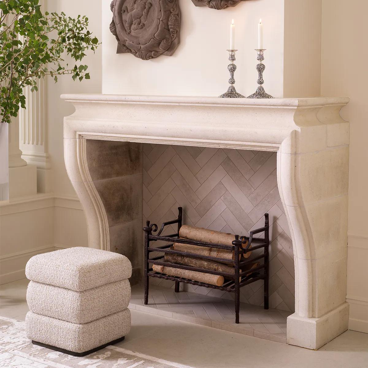 Hocker, beigefarbener Stoff, bronzefarbenes Gestell (Moderne) im Angebot