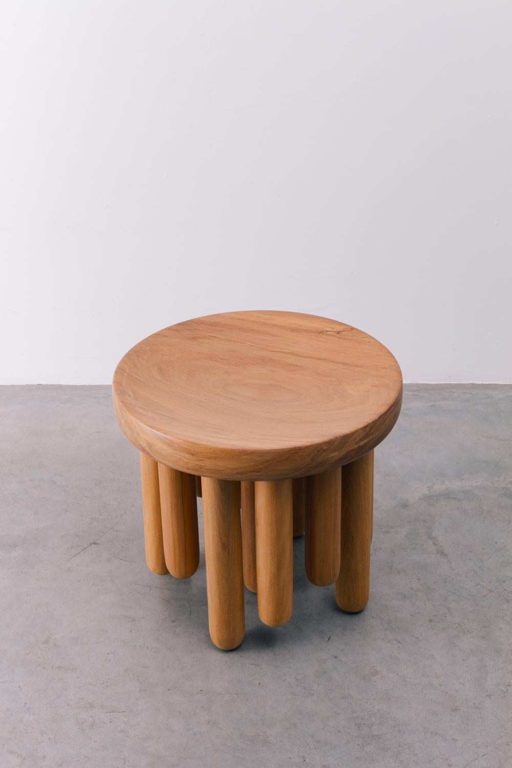 Verni Collection Benta, Tabouret en bois Contemporary Angelim en vente