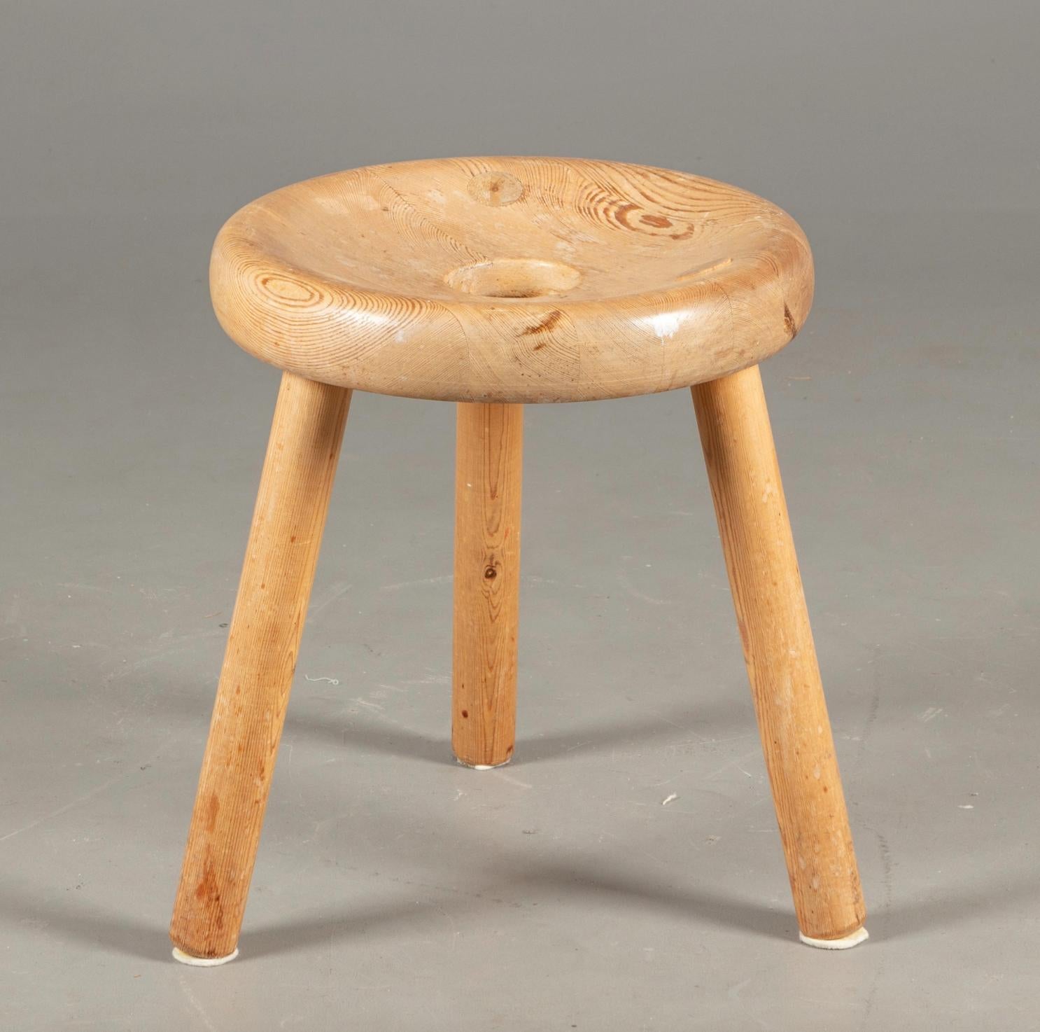 A rare pine stool designed by Bertel Gardberg ( 1916-2007) Finland for Villa Joukhi.
Stamped Finnmade Gardberg. Circa 1960th.