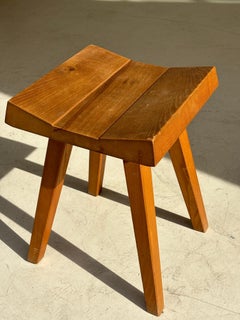 Sgabello di Claude De Moyen in olmo