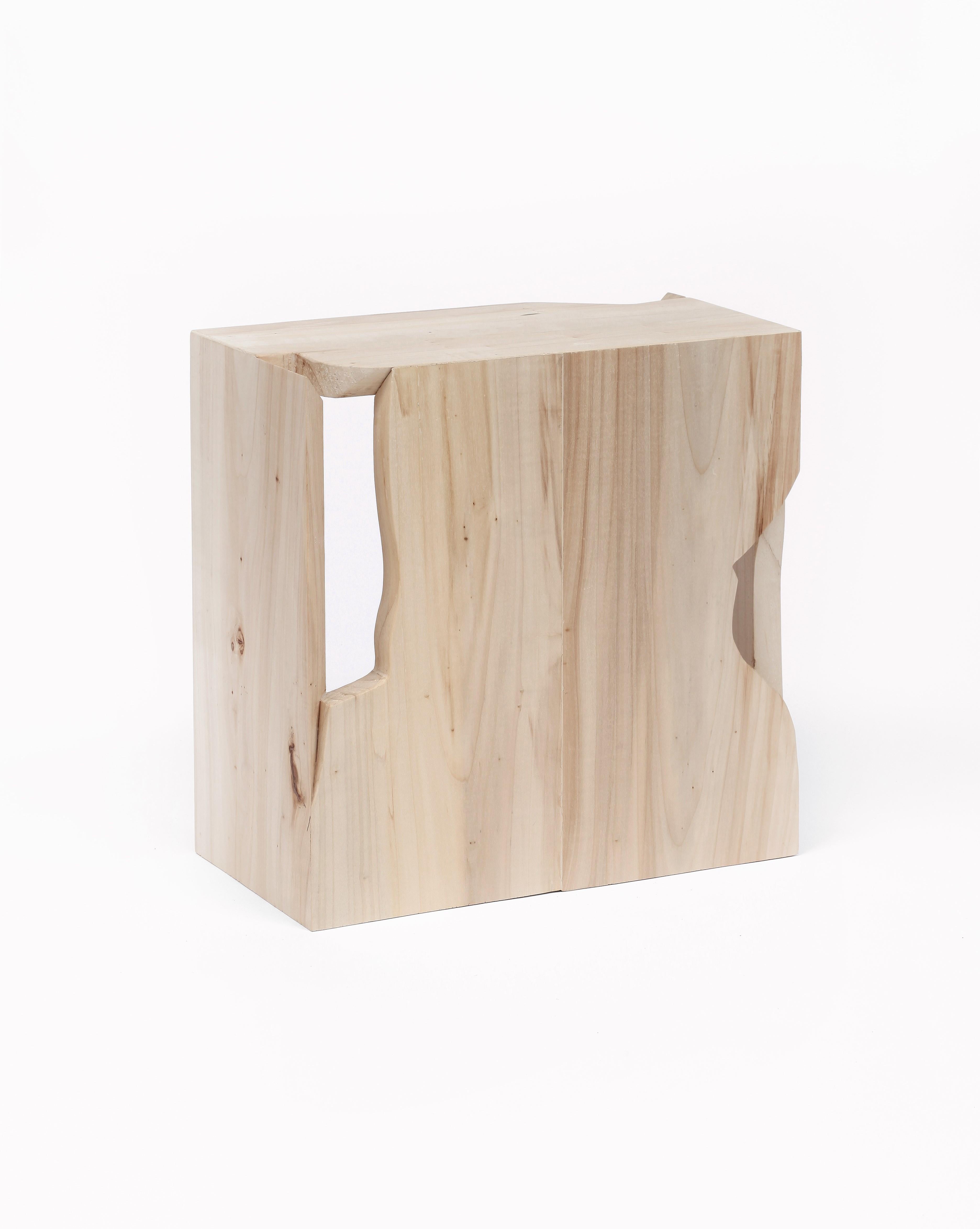 Travail du bois Tabouret bas fabriqué à la main avec du peuplier réutilisé de Vicent Orts en vente