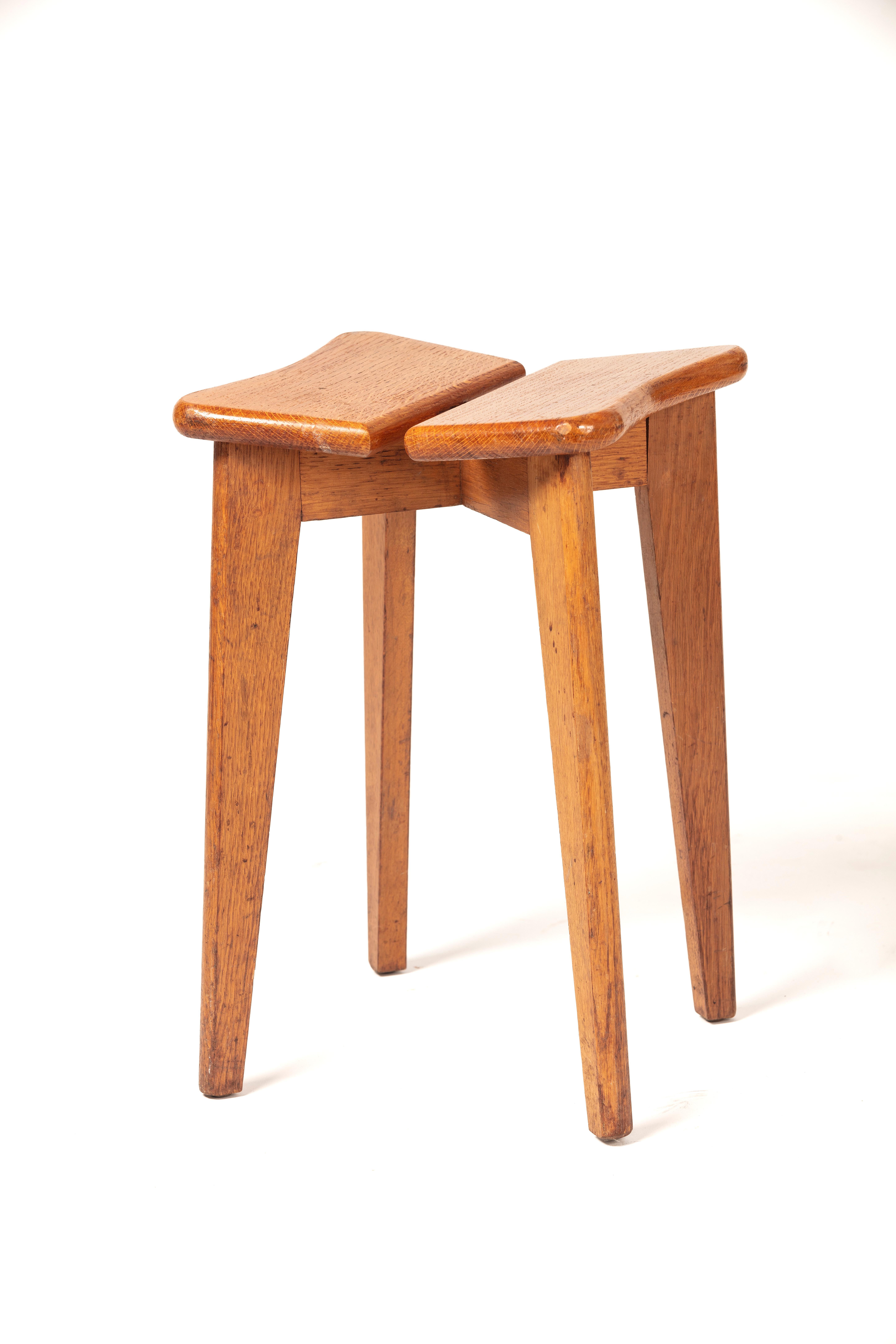 Taburete Cloverleaf de Marcel Gascoin en roble, 1950 Francés en venta