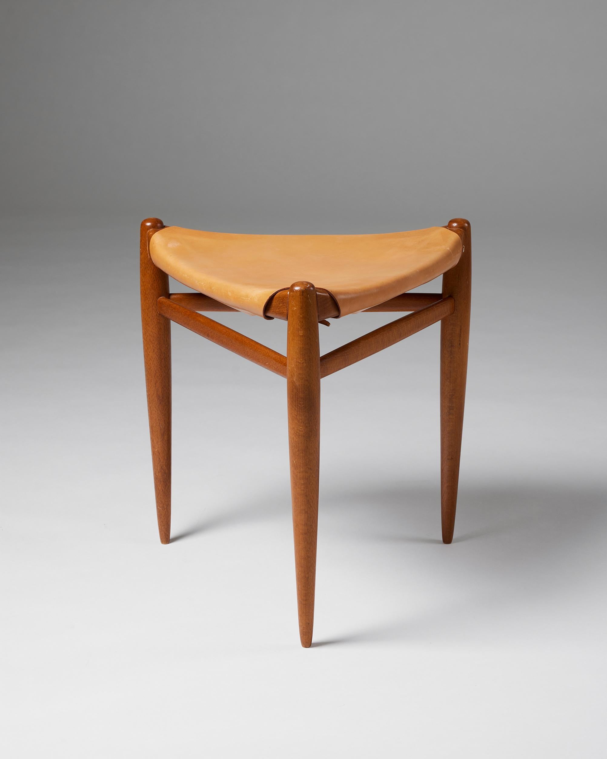Stool designed by Uno and Östen Kristiansson for Vittsö,
Sweden, 1960s.

Teak and leather.

H: 40 cm 
W: 42 cm 
D: 42 cm.