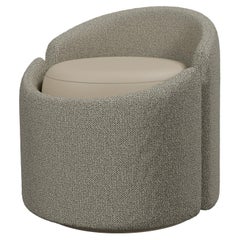 Tabouret Doppia en tissu Bouclet Toupe et cuir Nude fait main par Fabrice