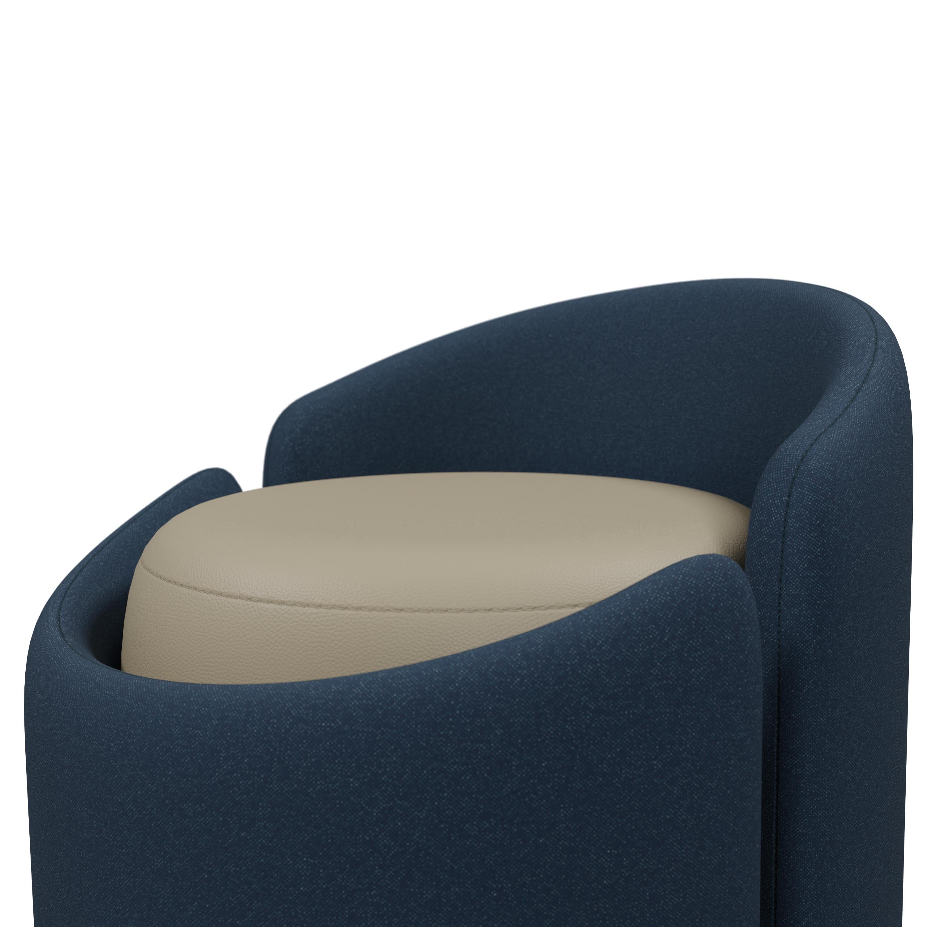 Stool Doppia in Denim fabric and Nude leather handcrafted by Murmurio In New Condition For Sale In Lordelo, PT