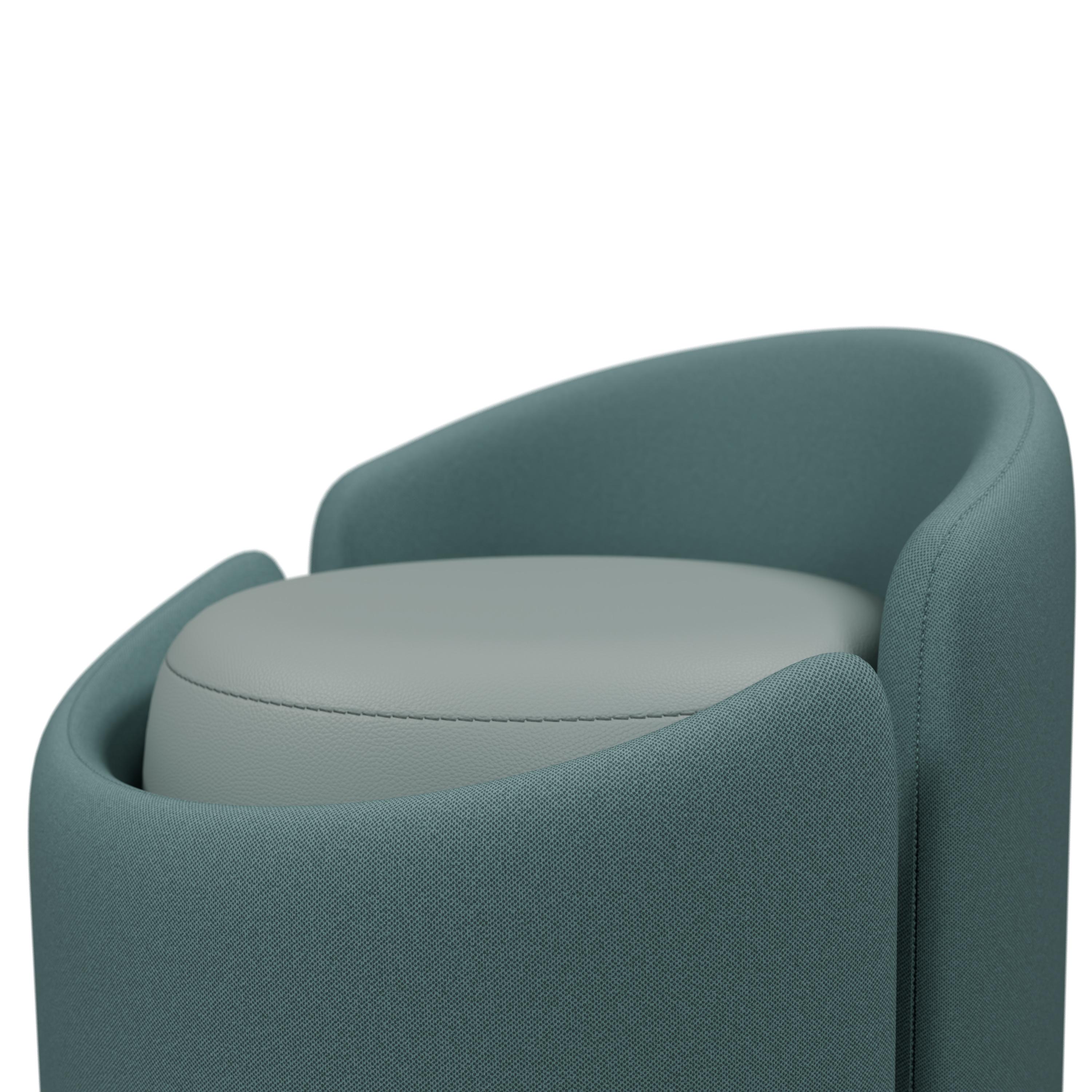 Stool Doppia in Easy Clean Denim and Oxide leather handcrafted by Murmurio Neuf - En vente à Lordelo, PT