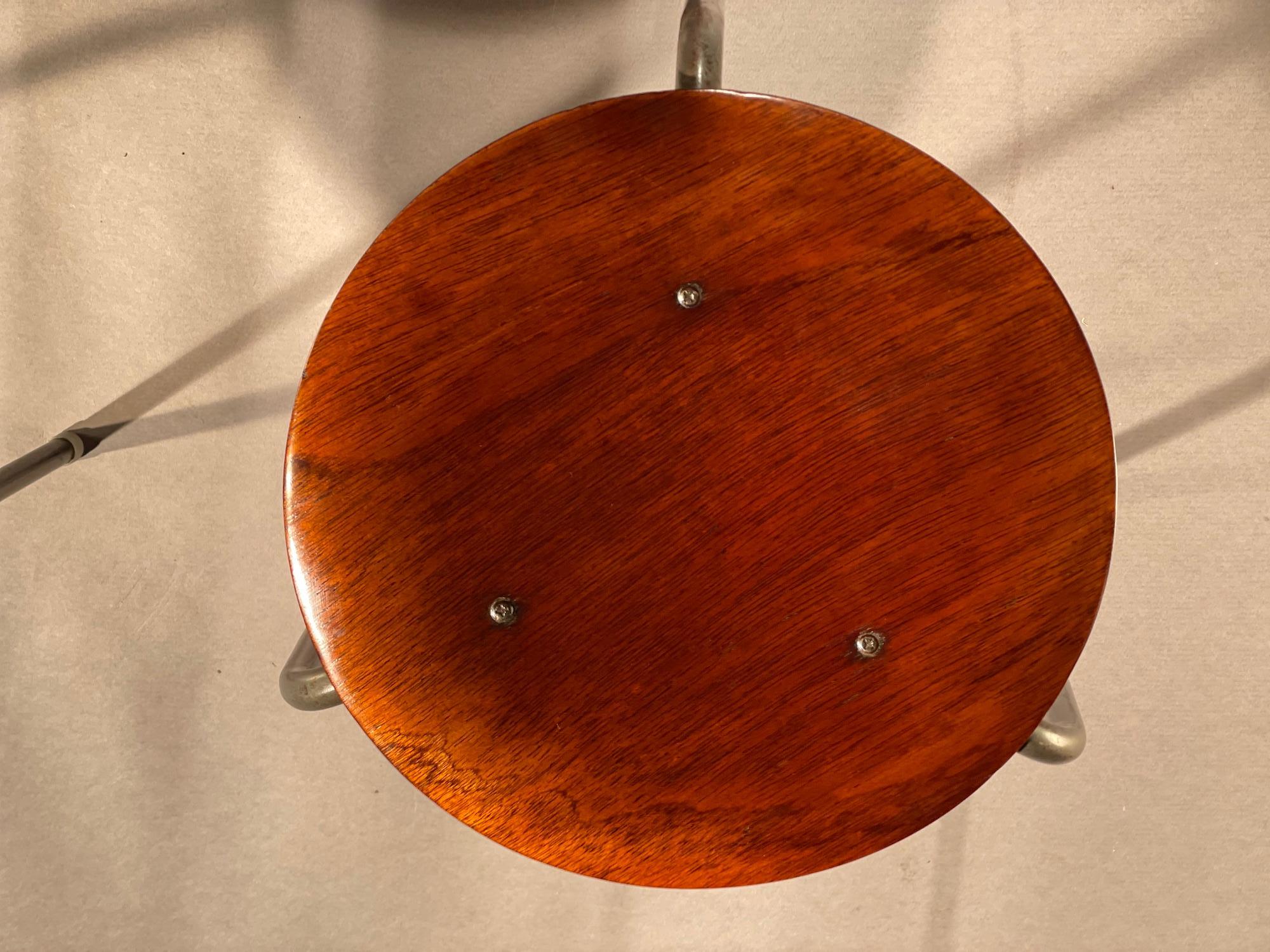 Menuiserie Tabouret empilable à pois en teck chromé à 3 pieds Arne Jacobsen Fritz Hansen 1955 Vintage en vente