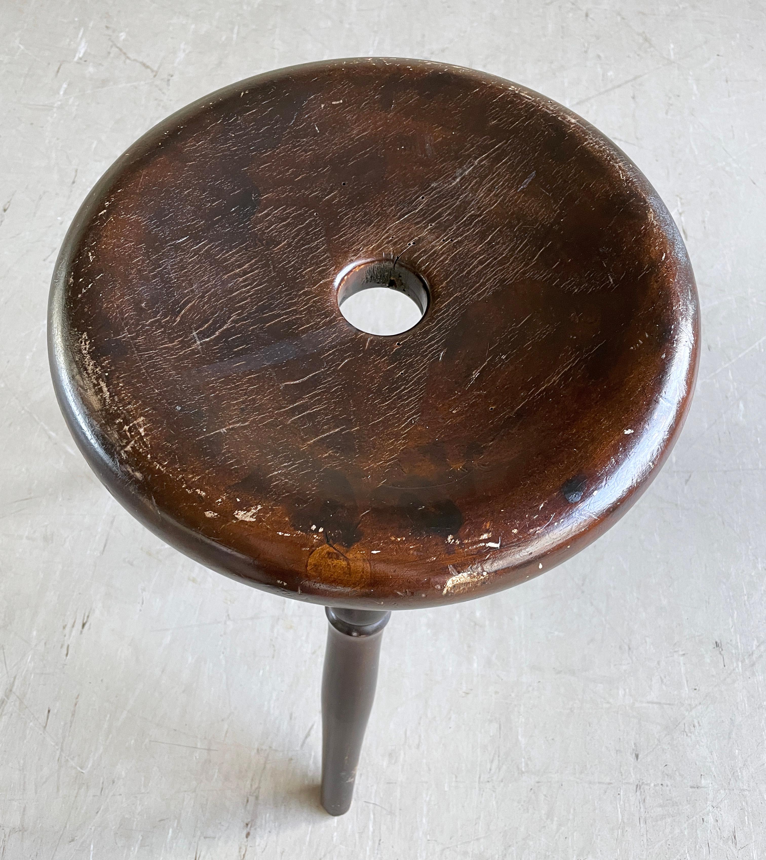 Taburete Trípode Vintage Rústico Suizo en venta 6