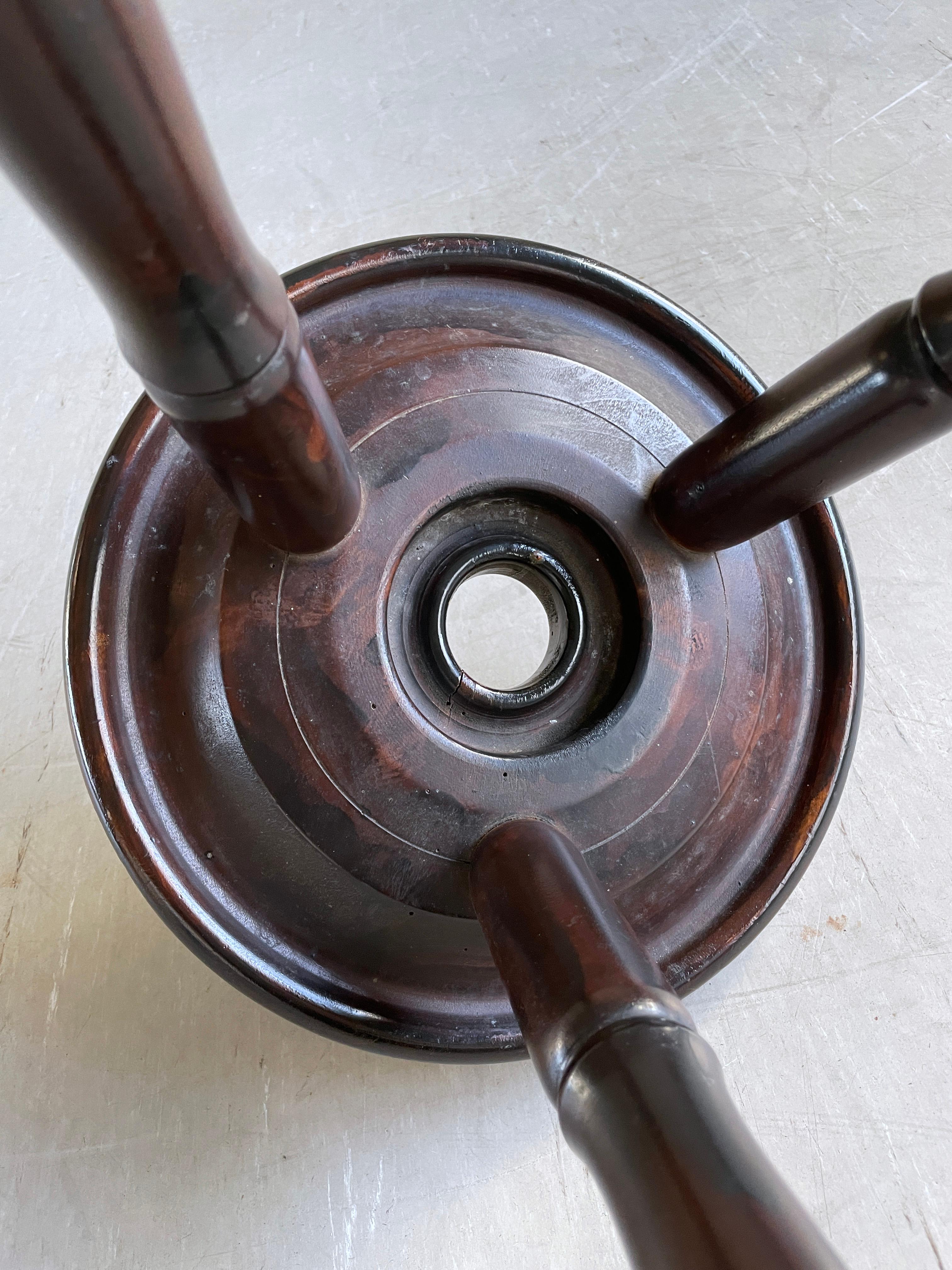 Taburete Trípode Vintage Rústico Suizo en venta 1