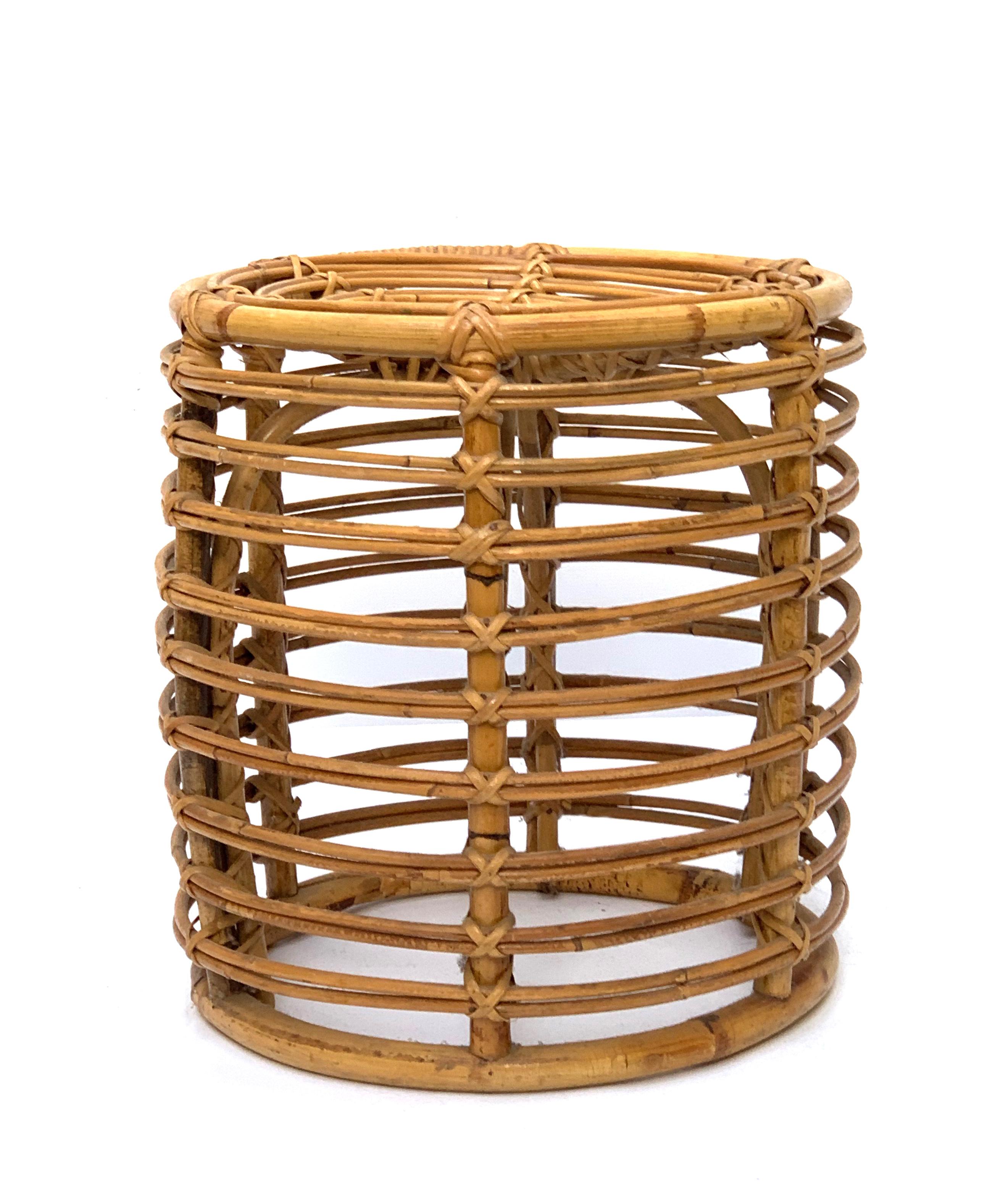 Rare and beautiful stool by Franco Albini for Vittorio Bonacina. The processing of this stool is exceptional. Light and rough at the same time. Bamboo and wicker.
Italy, 1960s.