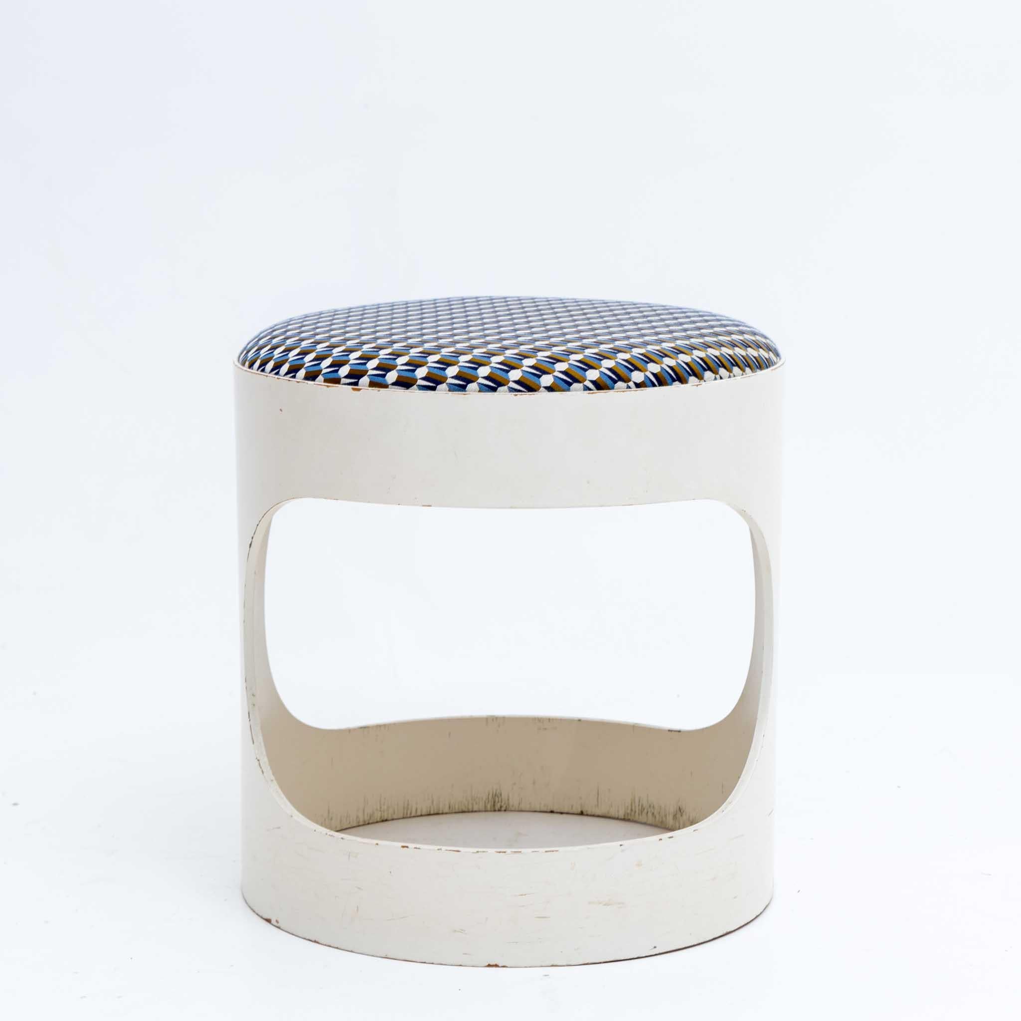 Round plywood stool in pearl white from Opal Kleinmöbel. The stool has been reupholstered and covered. Label on the bottom (item number 5815).