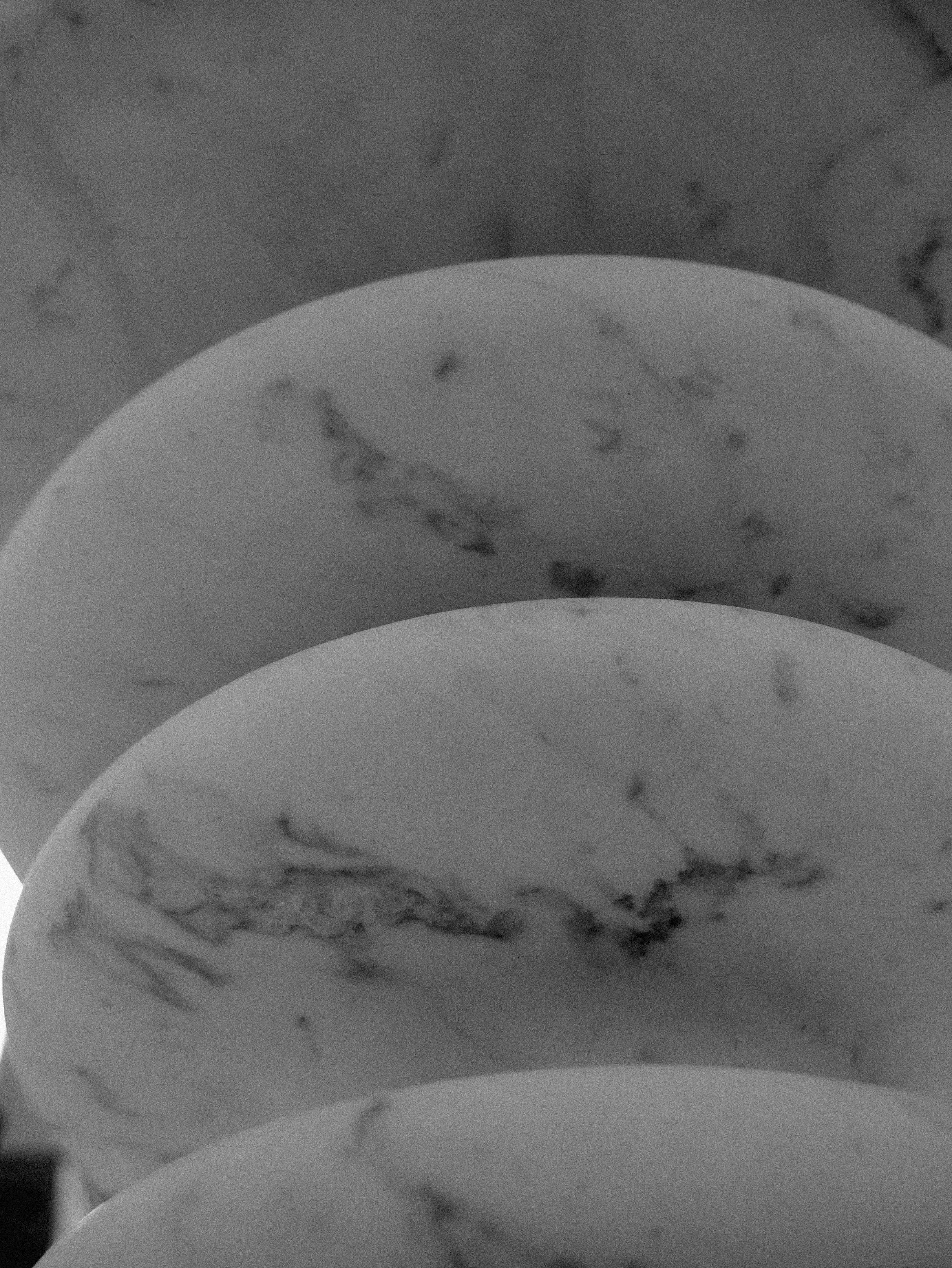Hocker III aus Carrara-Marmor von Patrick Laroche (Französisch) im Angebot