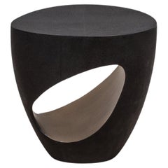 Taburete de piel de zapa negra con latón patinado bronce by R&Y Augousti