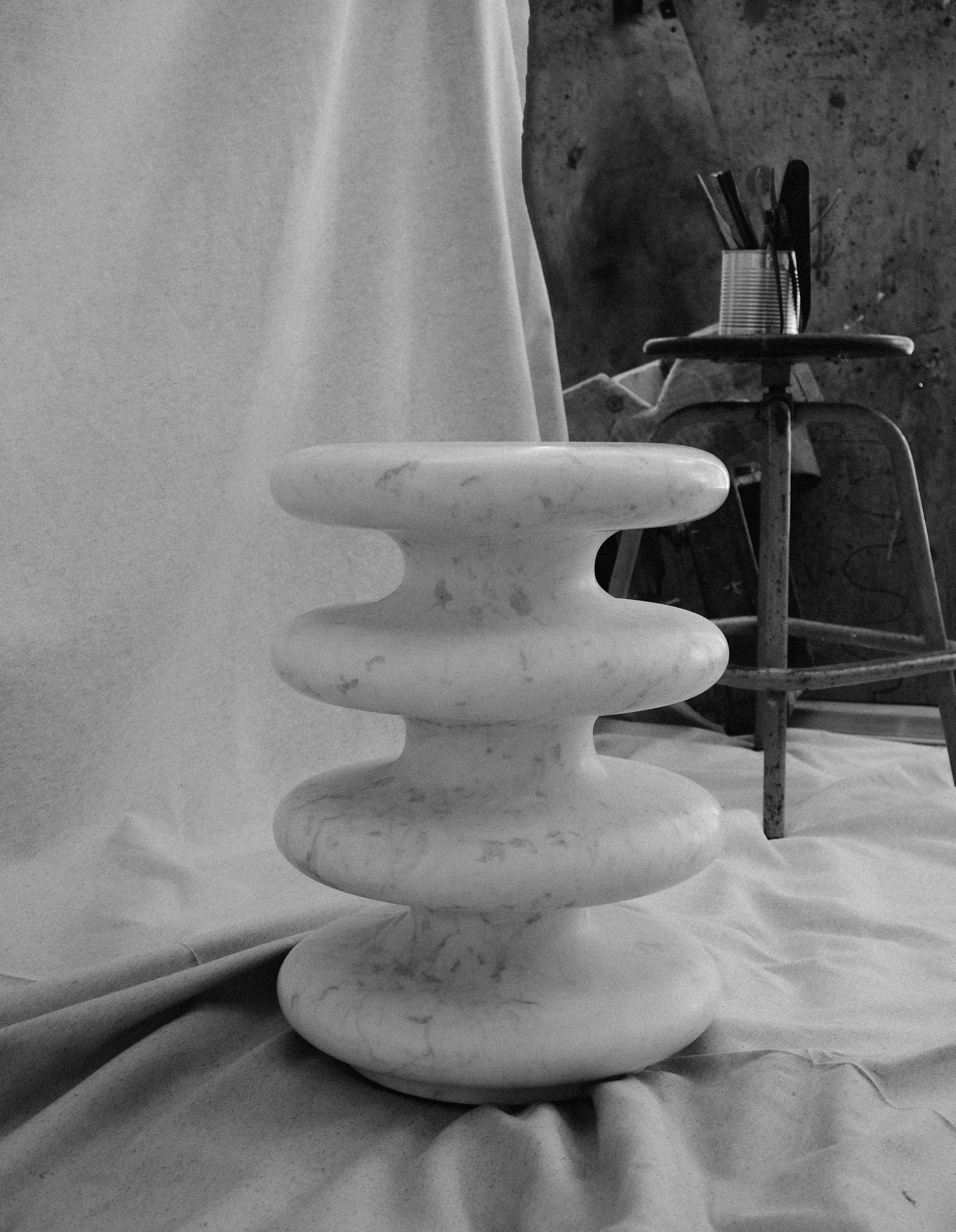 Renowned for his sculptural artistry, Patrick Laroche (Meilleur Ouvrier de France) has embarked on a new creative journey: merging functionality with artistic expression. Drawing inspiration from his early archaeological experiences and a deep
