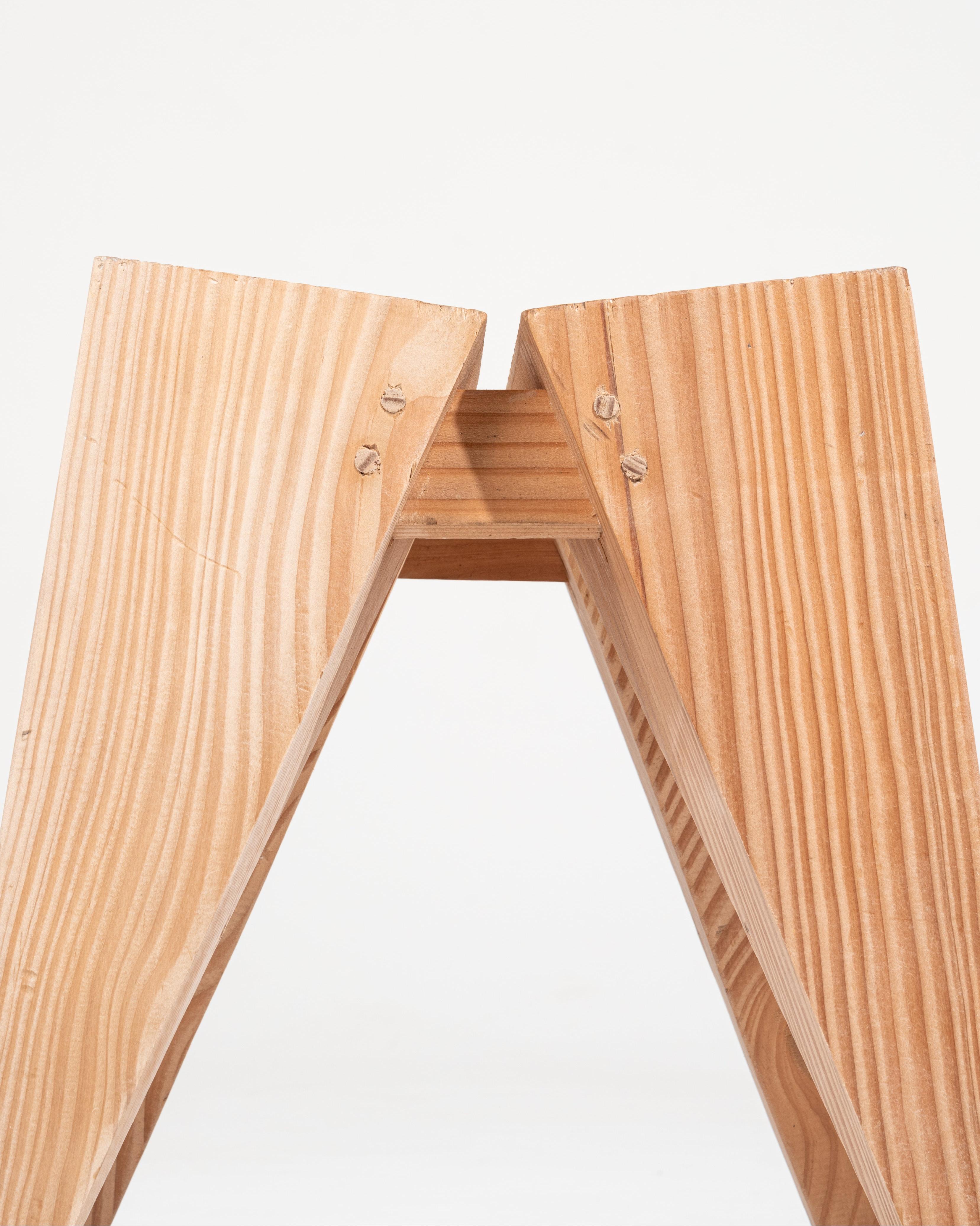 Stool in carved wood For Sale 5