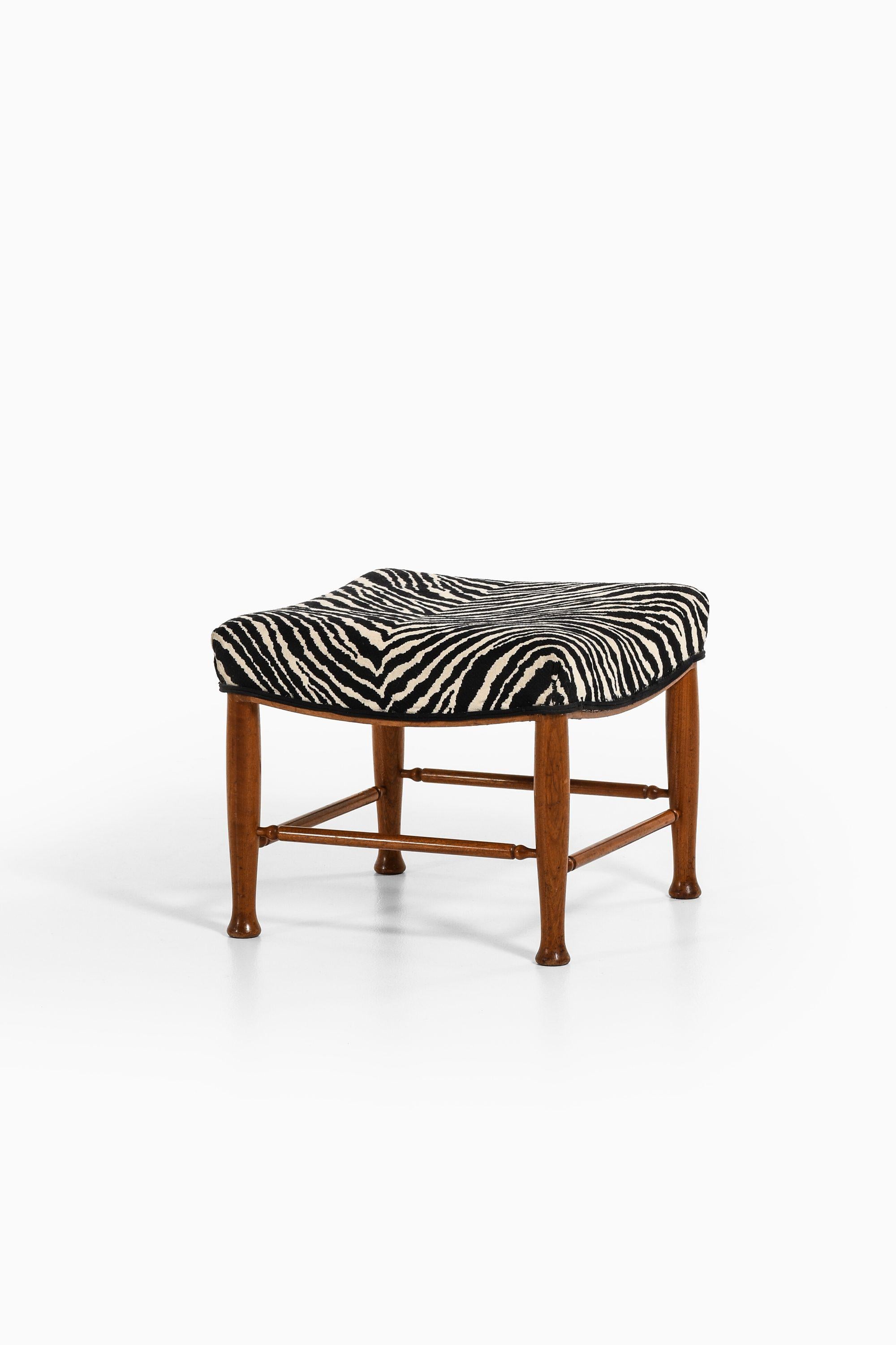 Sgabello in mogano e rivestito in tessuto Aino Aalto+Aalto Zebra di Josef Frank, anni '50

Informazioni aggiuntive:
Materiale: Mogano e rivestimento in tessuto Aino Aalto Zebra
Stile: Metà secolo, Scandinavo
Sgabello raro modello 902
Prodotto da