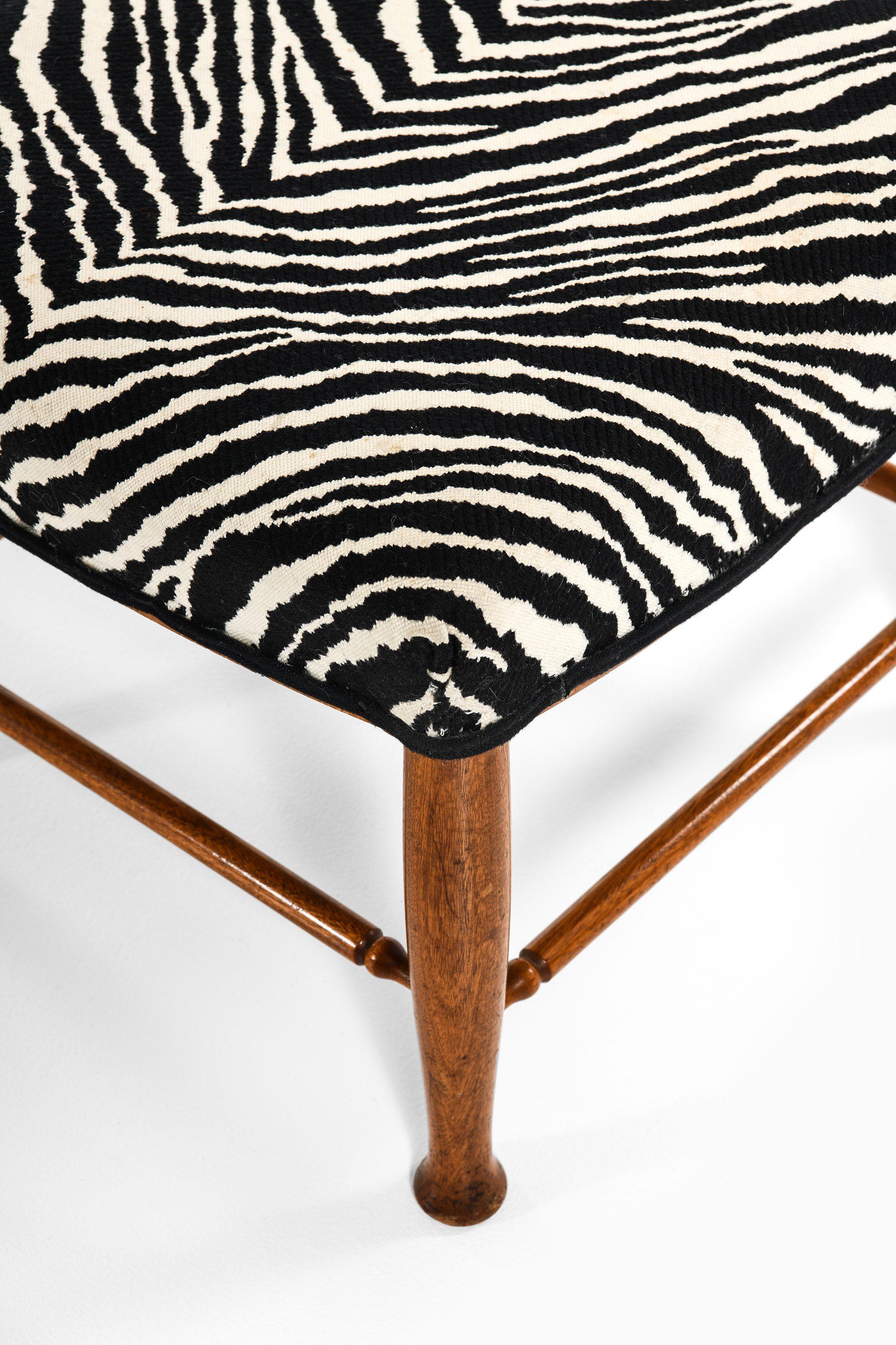 Sgabello in mogano e rivestito in tessuto Aino Aalto di Josef Frank, anni '50 In condizioni buone in vendita a Limhamn, Skåne län