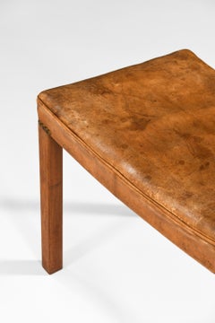 Tabouret en acajou, cuir et laiton par Frits Henningsen, années 1940