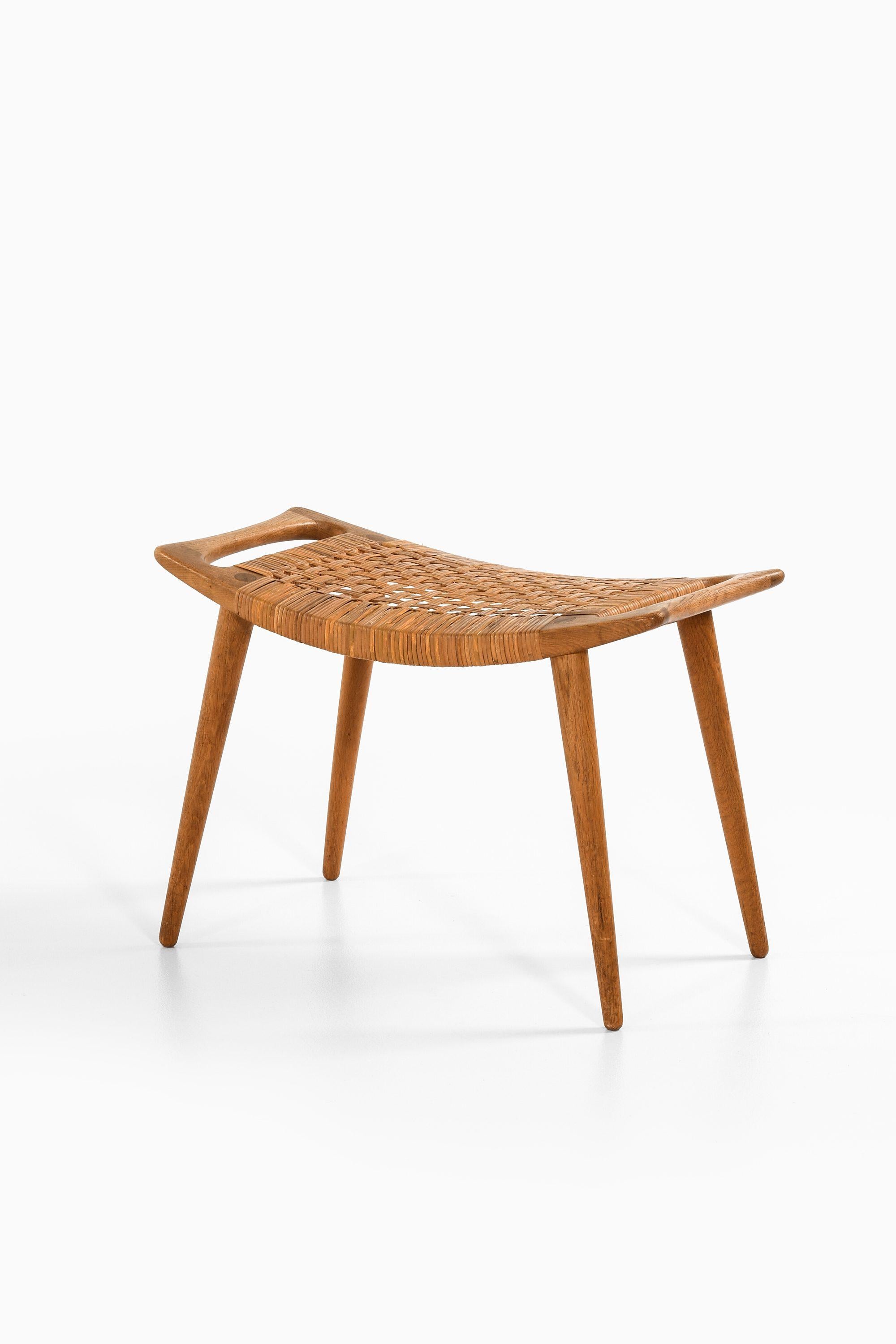 Scandinavo moderno Sgabello in Oak e canna intrecciata di Hans Wegner, 1954 in vendita