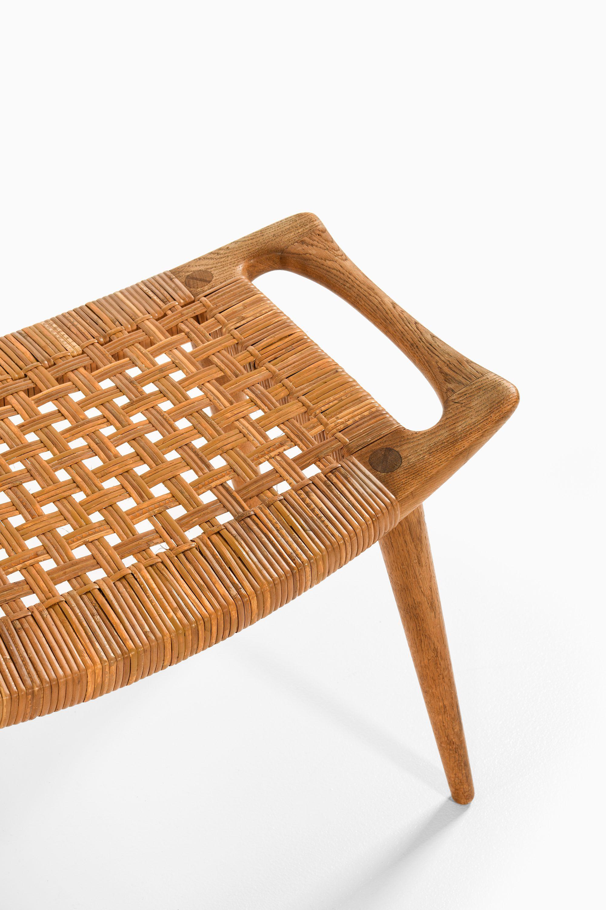 Danese Sgabello in Oak e canna intrecciata di Hans Wegner, 1954 in vendita