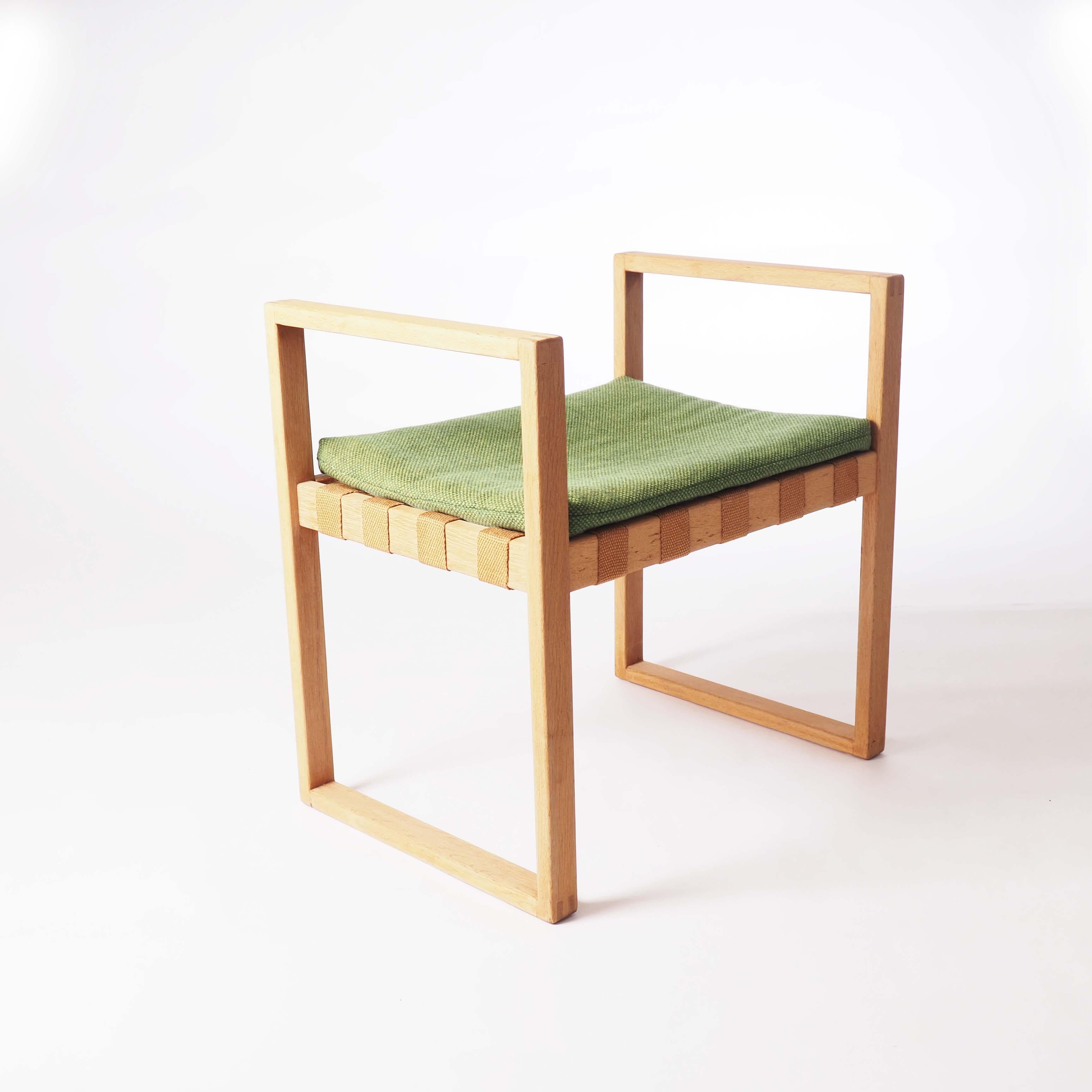 Suédois Tabouret en chêne avec tissu d'origine de ke Fribyter, Suède en vente