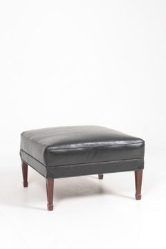 Tabouret en cuir patiné conçu par Frits Henningsen:: années 1940