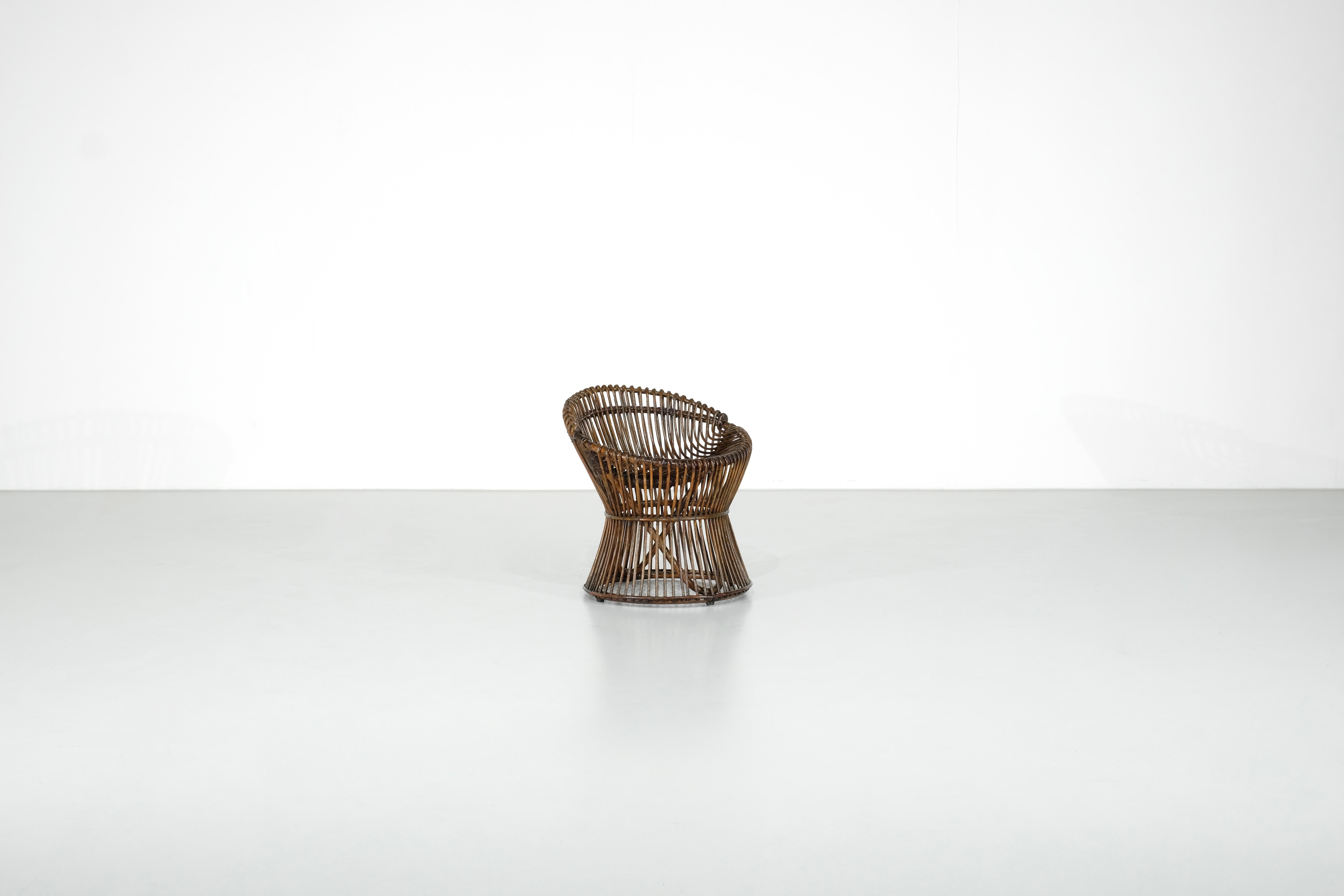 Sgabello in rattan attribuito a Franco Albini per Bonacina, Italia 1960.

 

Designer - Franco Albini (attribuito).

Produttore - Bonacina (attribuito).

Periodo di produzione - Anni '60.

Misure: larghezza 53 cm x profondità 53 cm x altezza 57