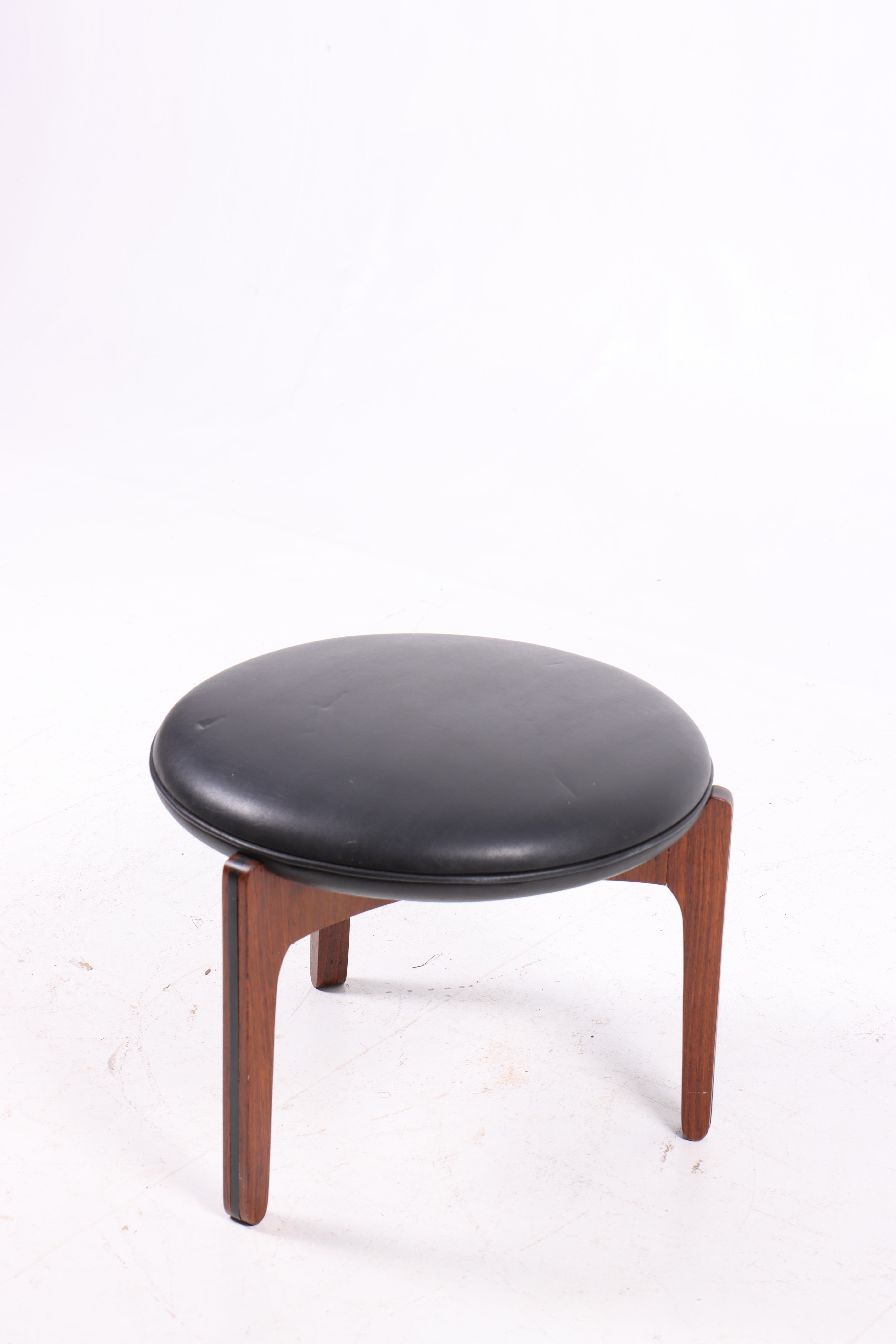 Hocker mit Palisandergestell - Entworfen von Svend Ellekær und hergestellt von Christian Linnebjerg Dänemark in den 1960er Jahren.