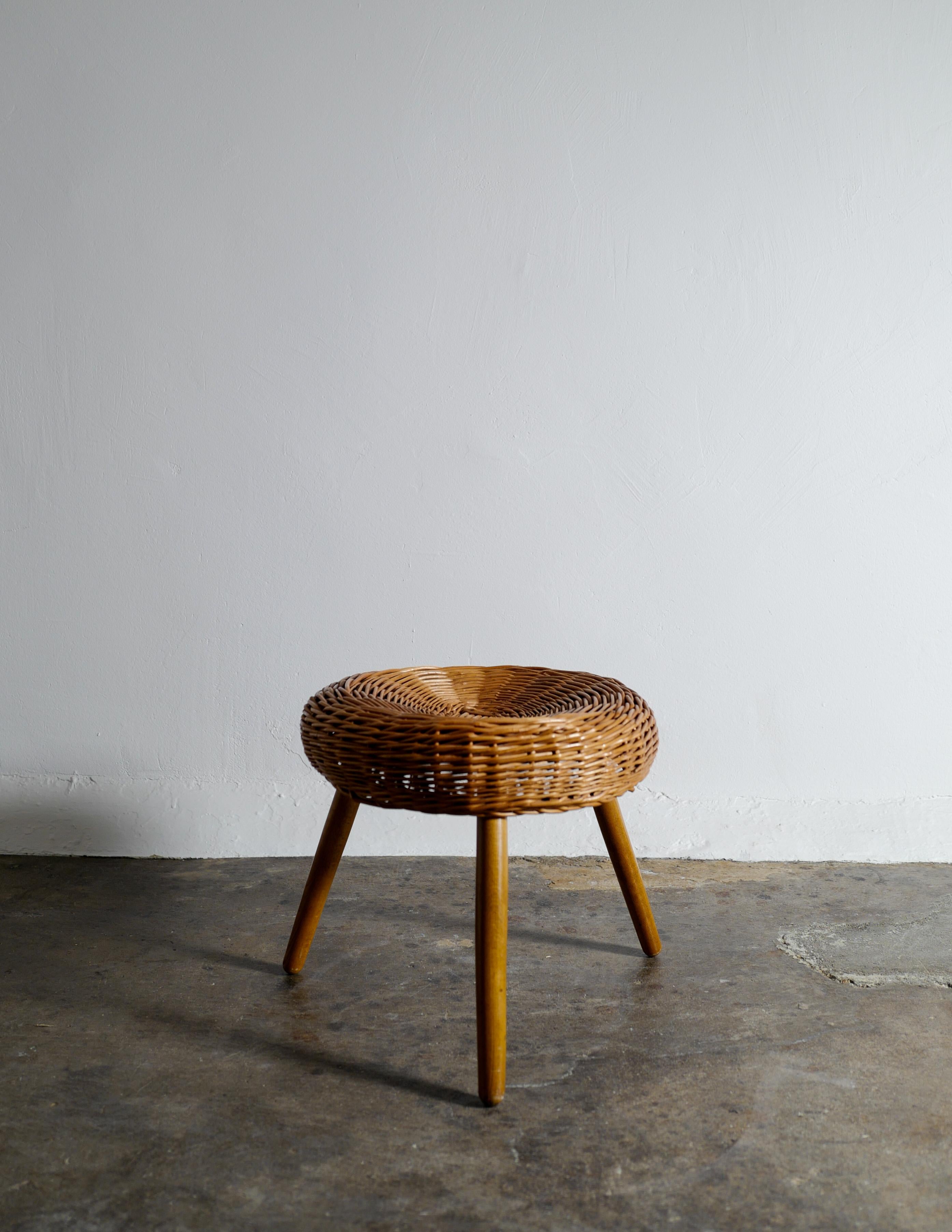 Stool in style of Tony Paul in with a rattan seating and solid wood base.
Great vintage condition, no breaks or defects.
  