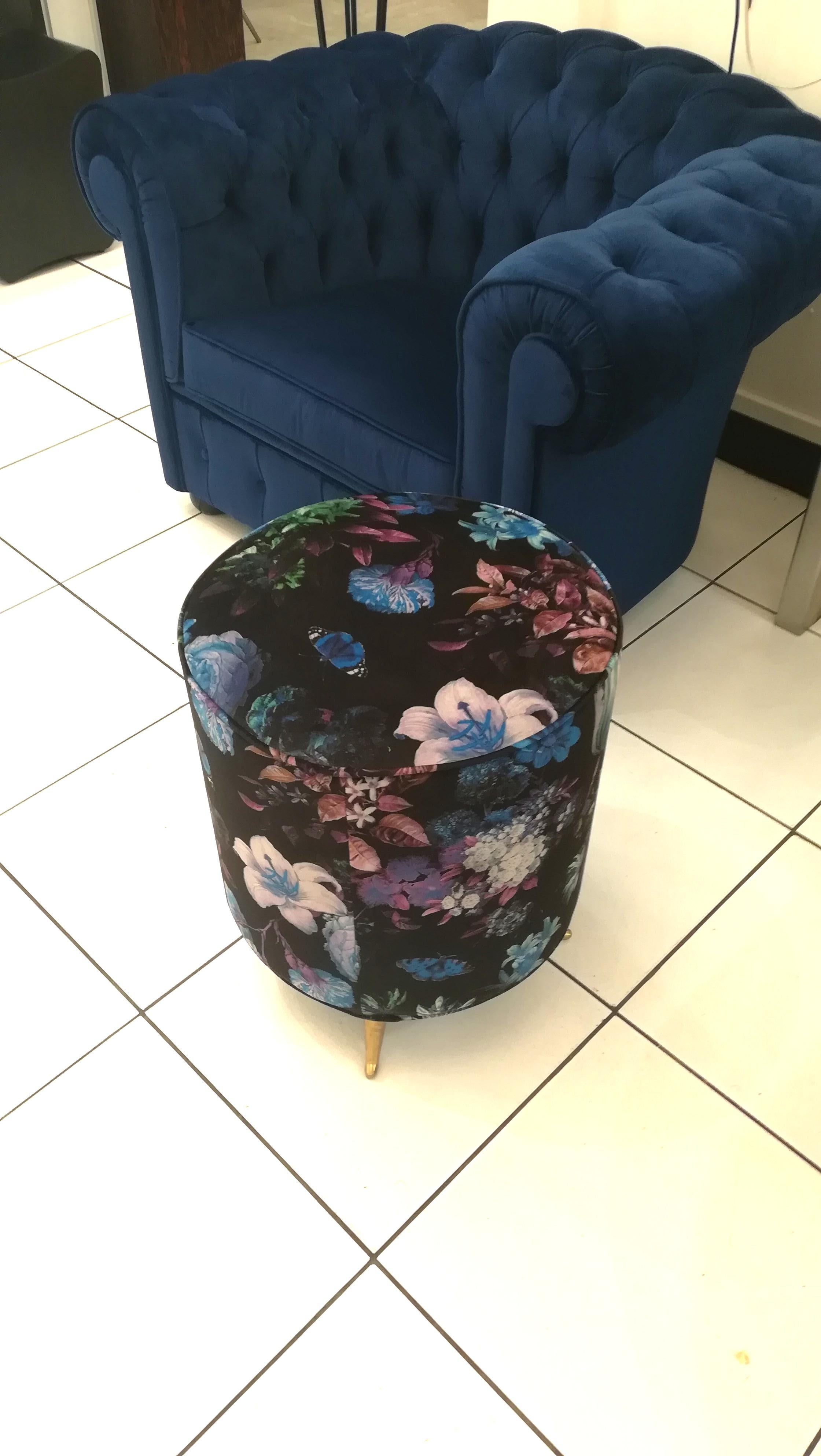 Stool in Velvet Fabric, Flowers Decor, Brass Feet In Excellent Condition For Sale In Saint-Ouen, FR