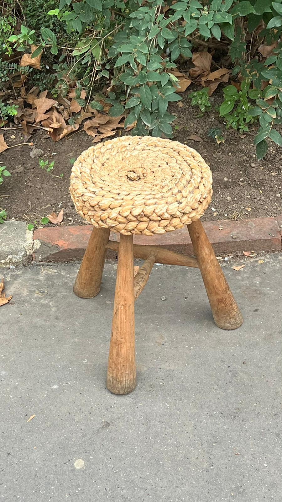 Mid-Century Modern Stool in wood and raffia For Sale