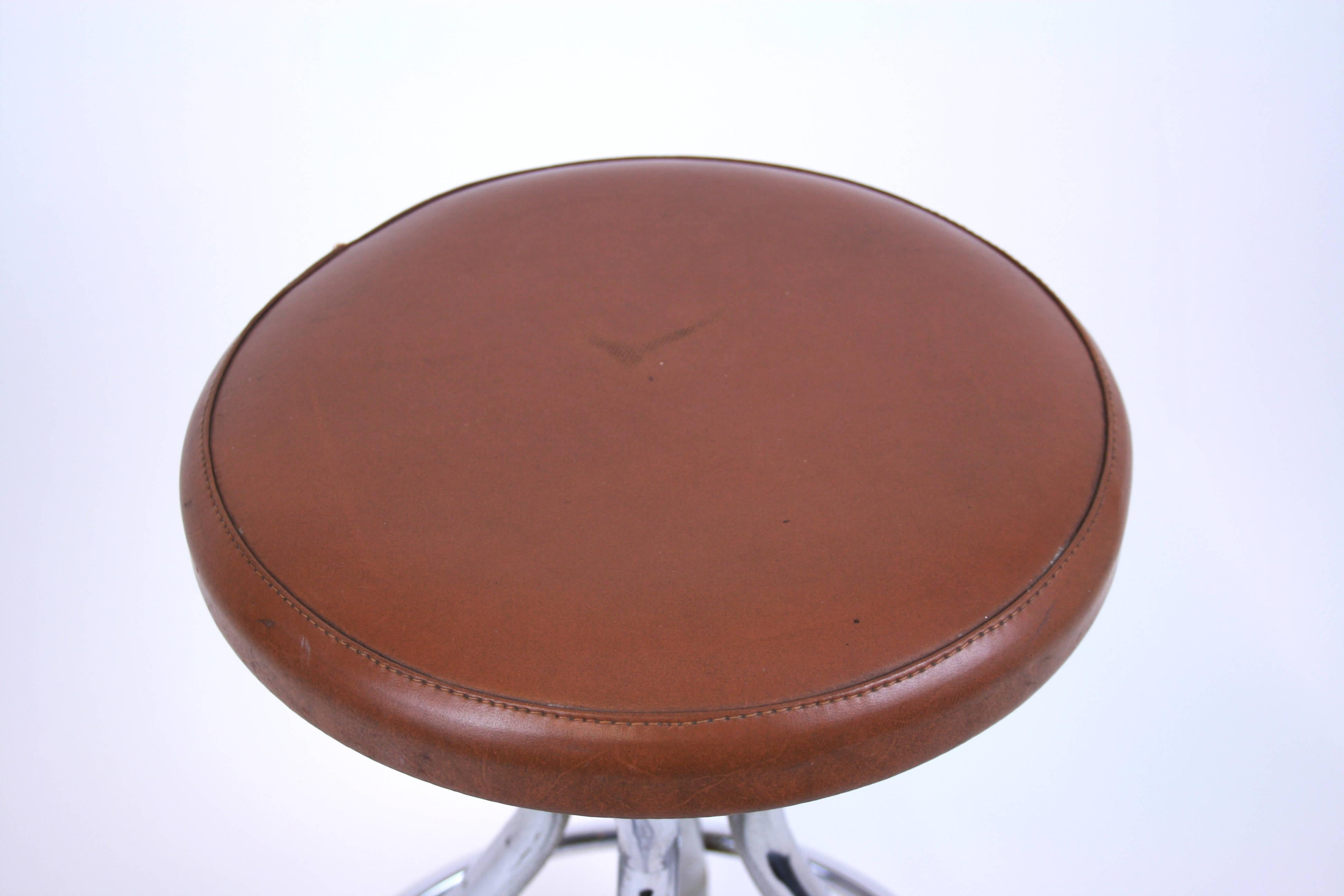 Mid-Century Modern Stool Industrial Design in the Manner of Gio Ponti Italy 1970s For Sale