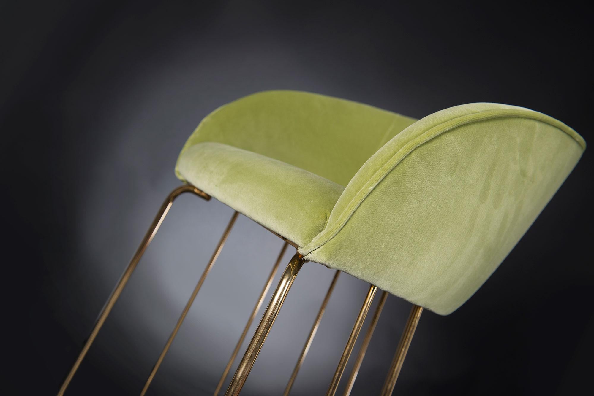 Hocker Louise aus Samt und Metall, Italien im Zustand „Neu“ im Angebot in Treviso, Treviso
