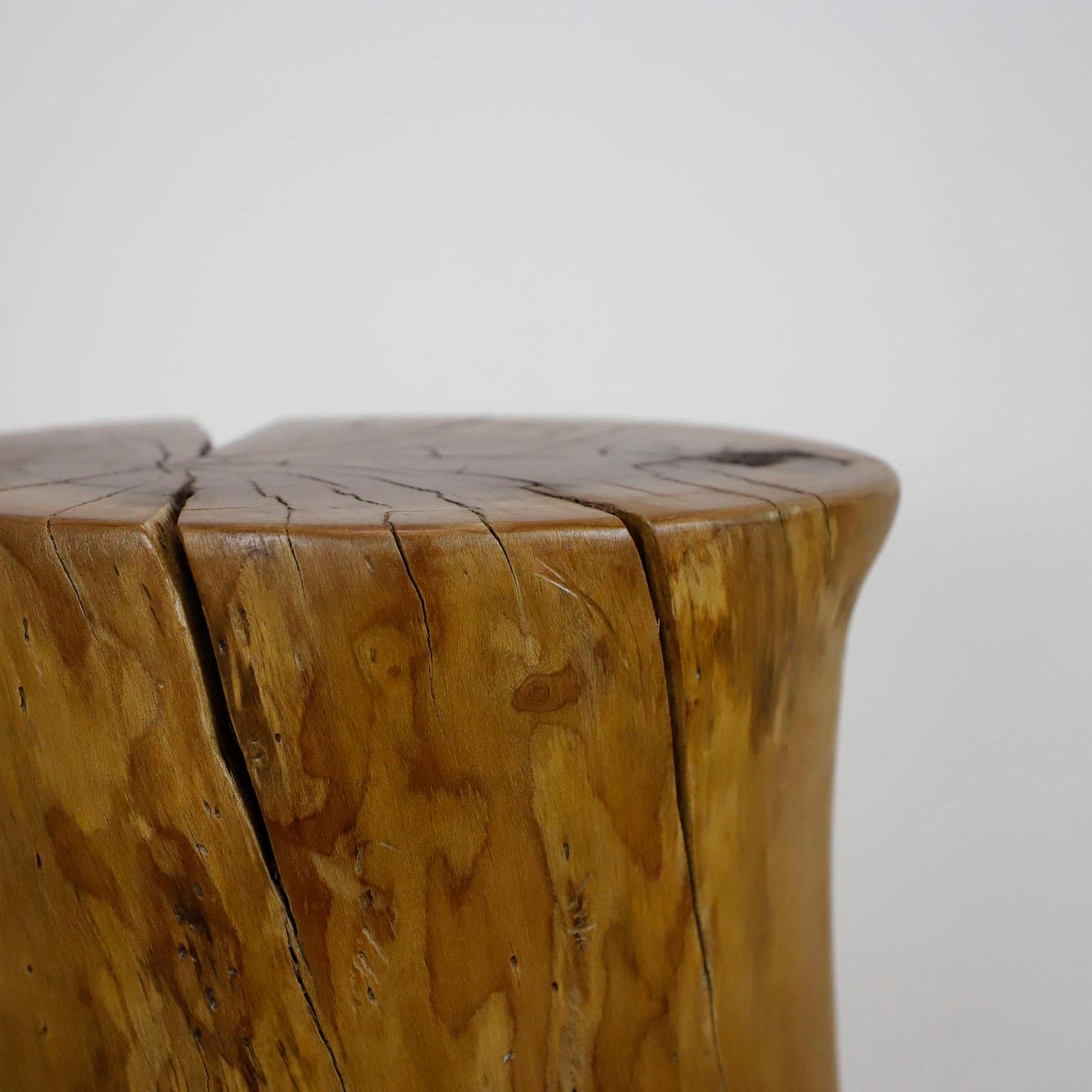 Primitif Stool Made in Solid Wood en vente