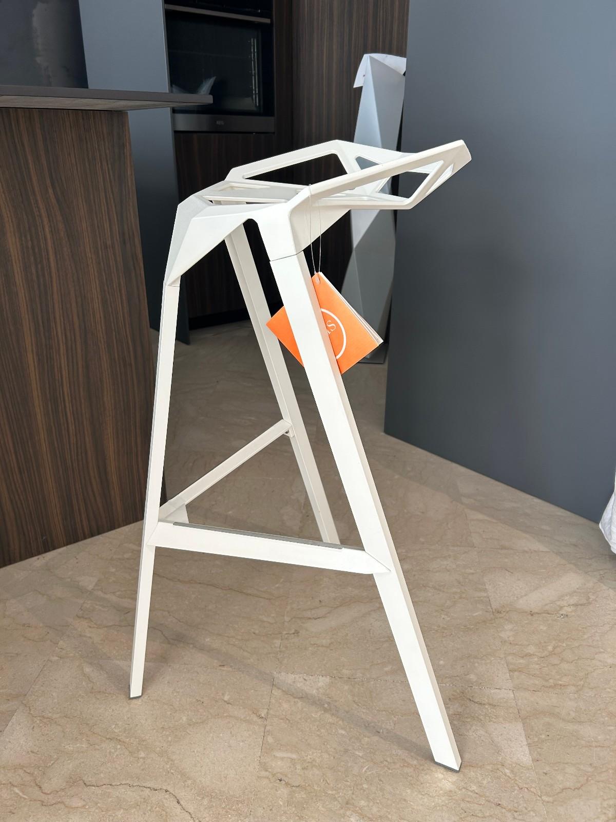 Magis Stool_One - Lot de 2 tabourets
Conception : Konstantin Grcic

Le tabouret Magis Stool_One, conçu par Konstantin Grcic pour Magis, associe un design emblématique à une résistance structurelle, ce qui le rend idéal pour une utilisation à