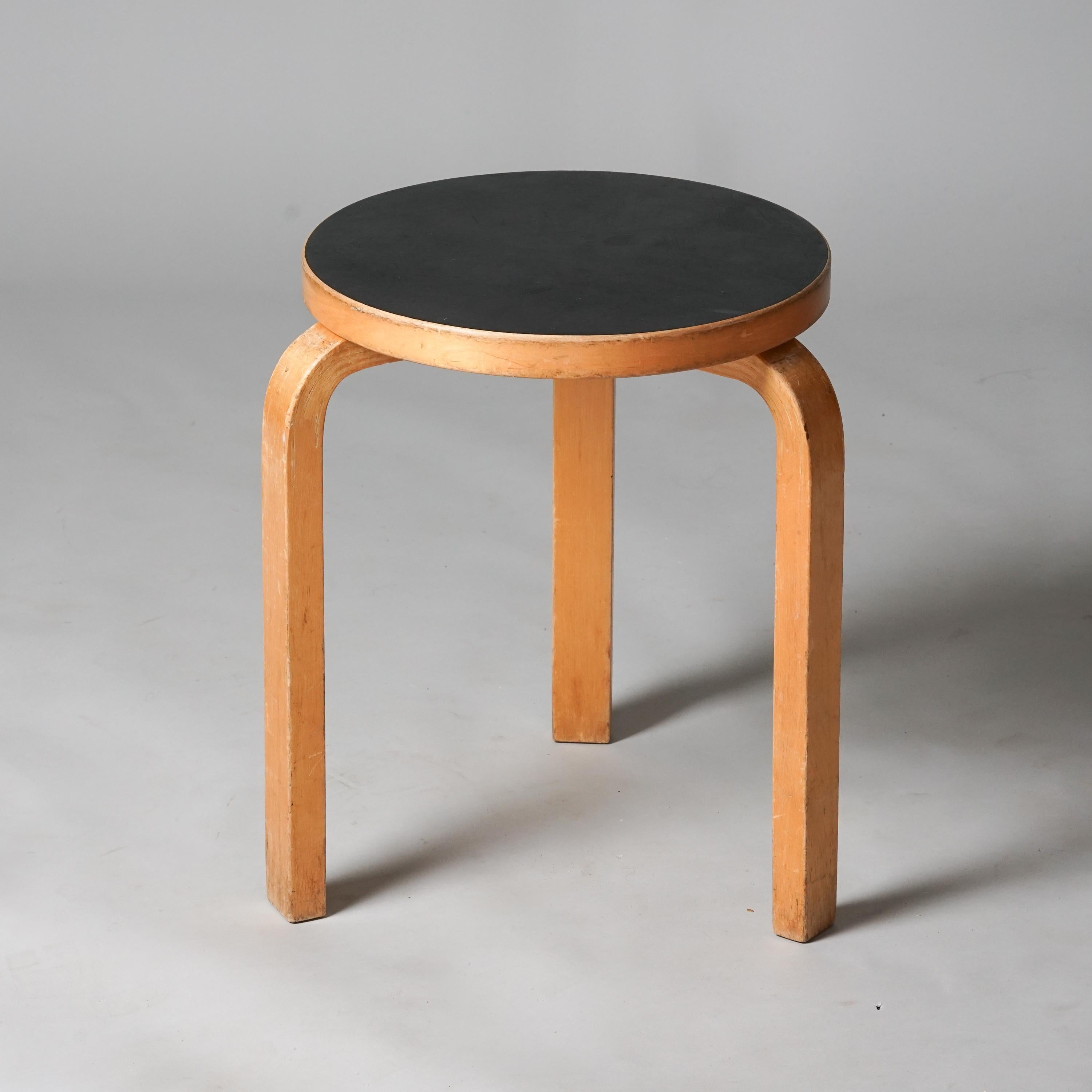 Hocker Modell 60, Alvar Aalto, Oy Huonekalu- ja Rakennustyötehdas Ab, 1950er Jahre (Skandinavische Moderne) im Angebot