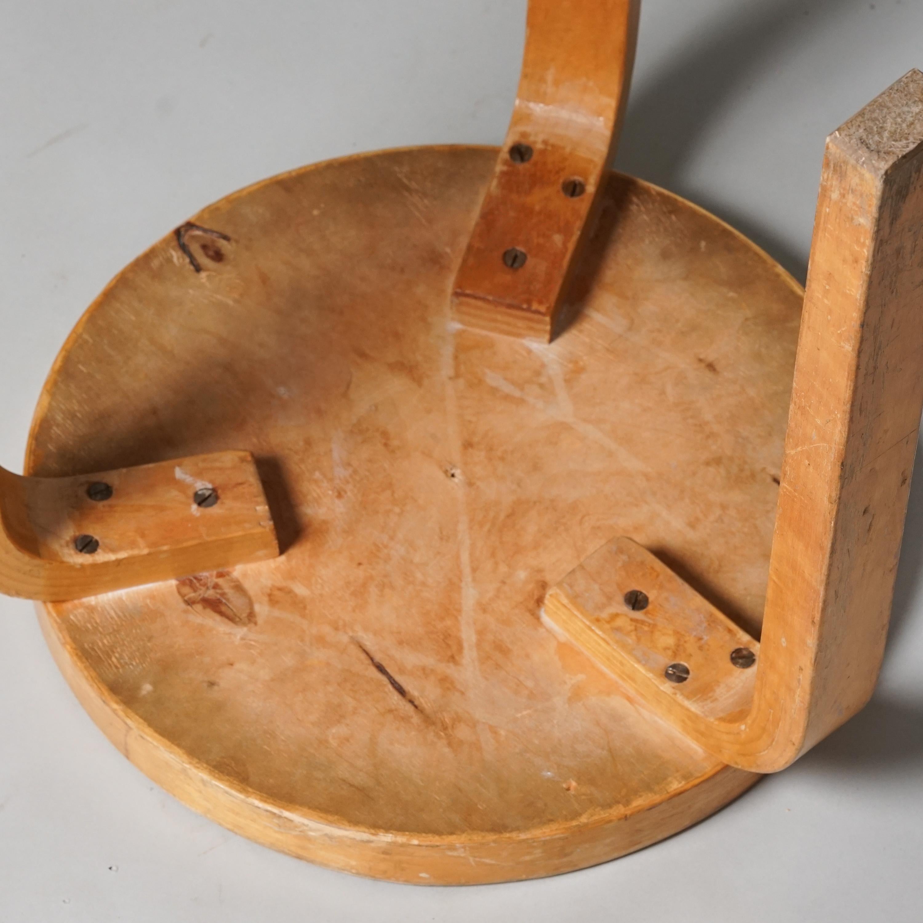 Hocker Modell 60, Alvar Aalto, Oy Huonekalu- ja Rakennustyötehdas Ab, 1950er Jahre im Zustand „Gut“ im Angebot in Helsinki, Uusimaa