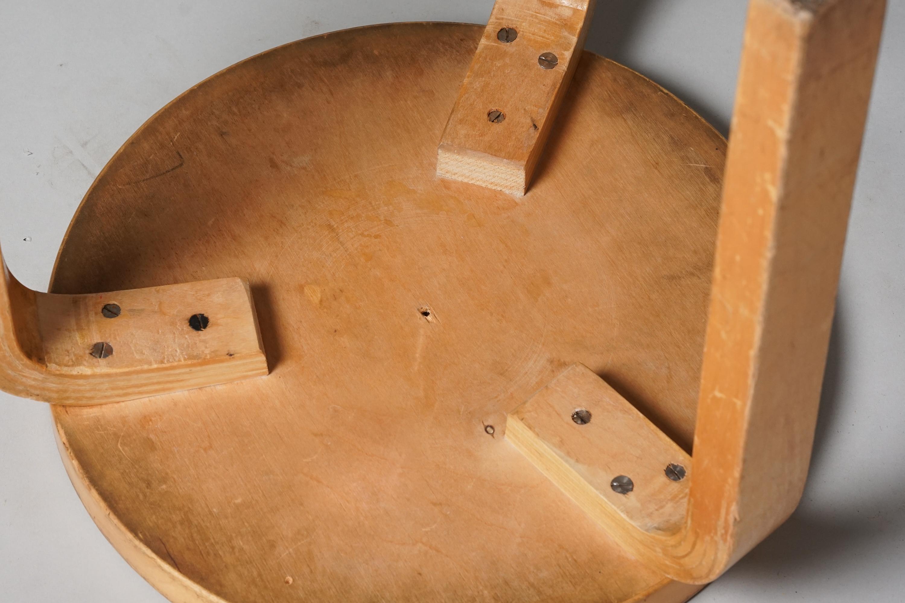 Hocker Modell 60, Alvar Aalto, Oy Huonekalu- ja Rakennustyötehdas Ab, 1950er Jahre (Mitte des 20. Jahrhunderts) im Angebot