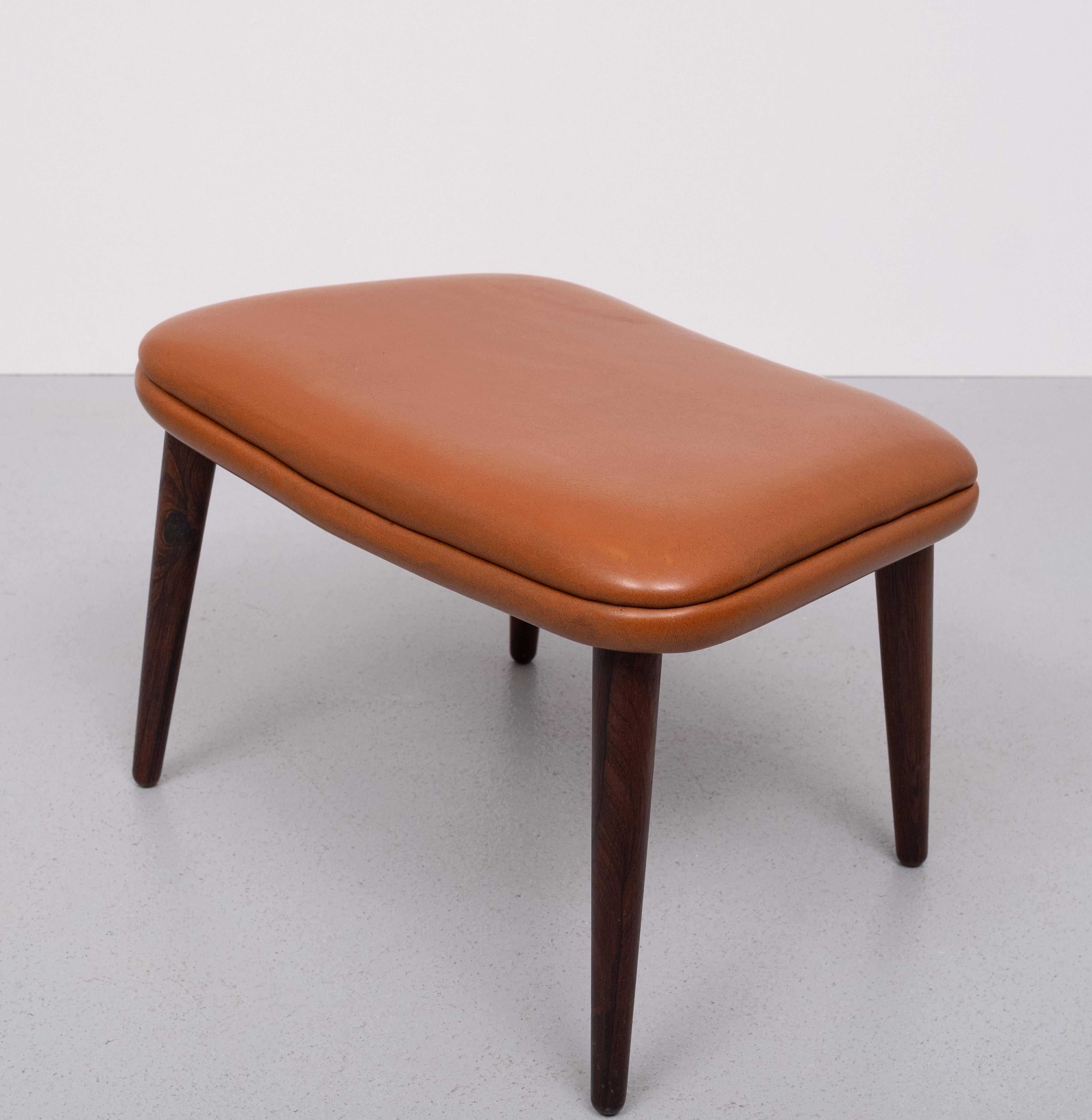 Faux Leather stool model 91 designed by Illum Wikkelsø. Produced by Michael Laursen in Aarhus For Sale