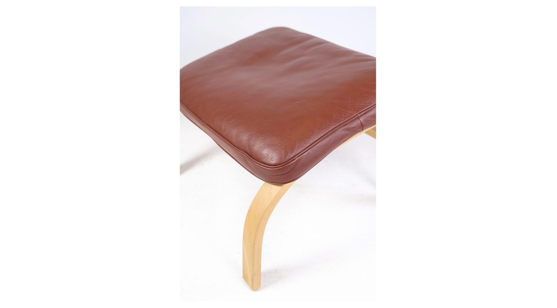 This stool, model MH 101, is a beautiful example of Danish design from the 1960s. It was designed by Mogens Hansen, a renowned furniture designer known for his focus on craftsmanship and functionality. The stool has elegant legs made of light oak,