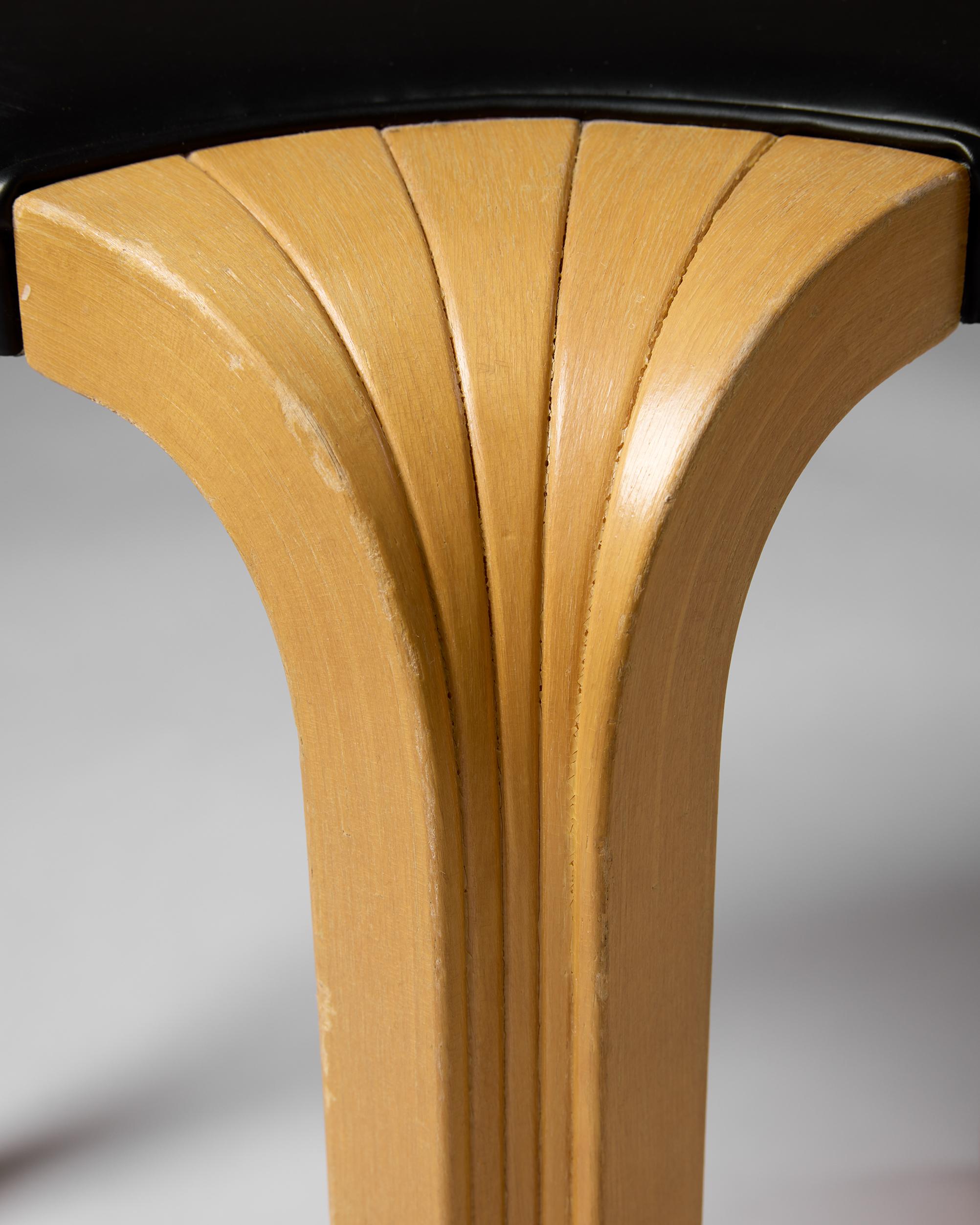 Stool, model X602 designed by Alvar Aalto, Finland 1950s For Sale 2
