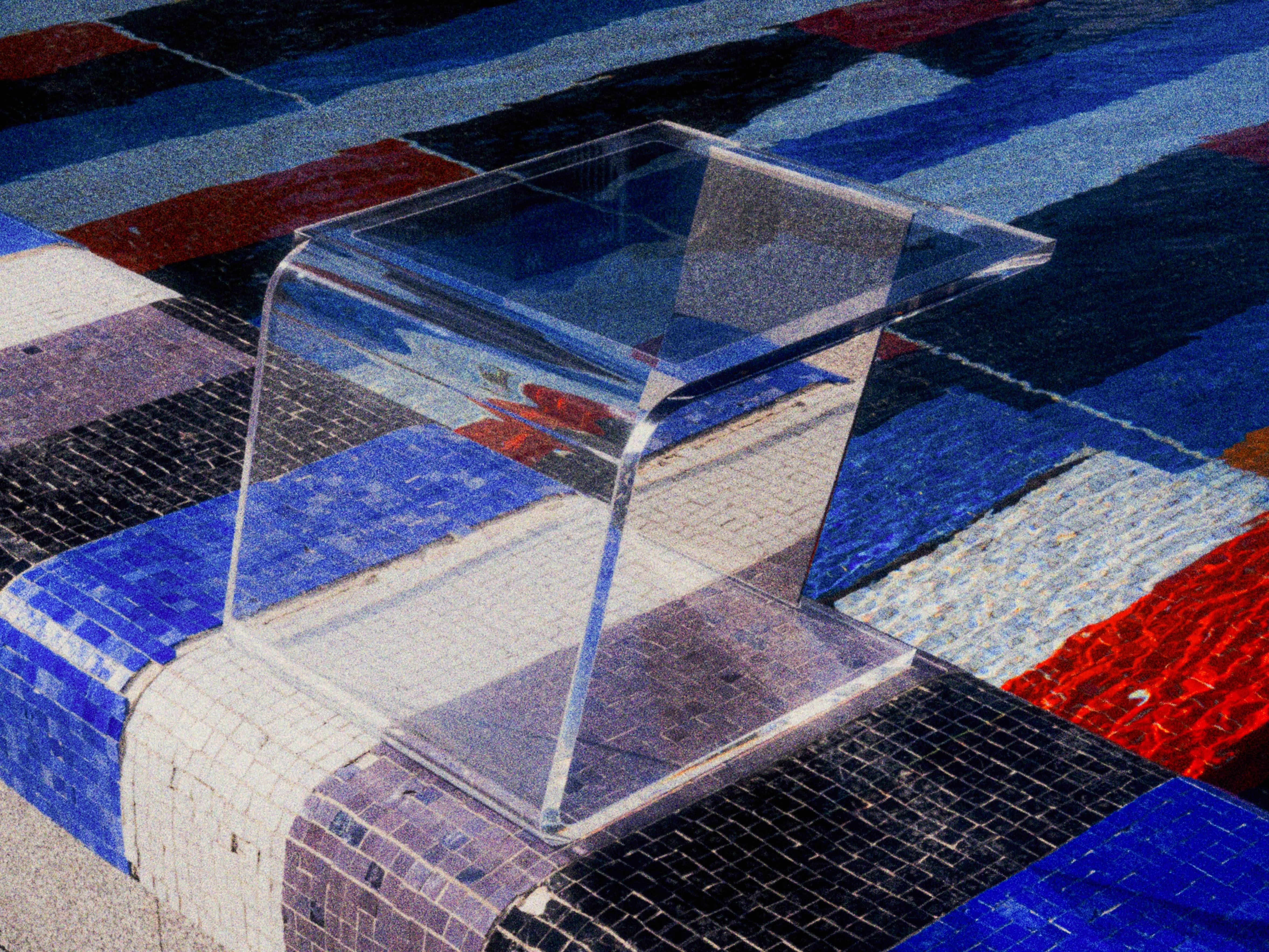 Hocker Neo S in dunklem Schatten – Acrylglas und Edelstahl (21. Jahrhundert und zeitgenössisch) im Angebot