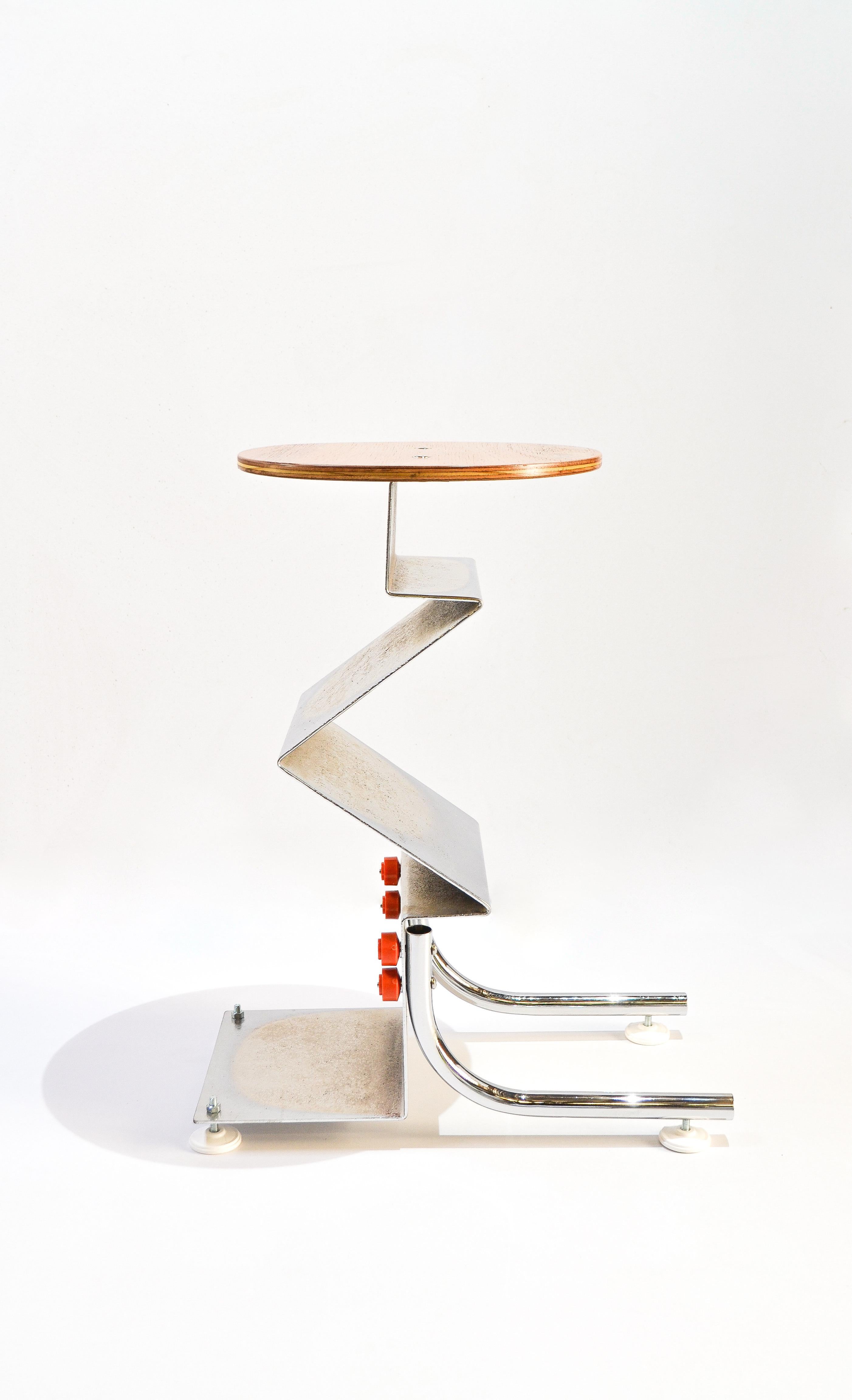 Tabouret Table de nuit en acier, Wood et acier inoxydable par Eguiarte & Eguiarte Neuf - En vente à Geneve, CH