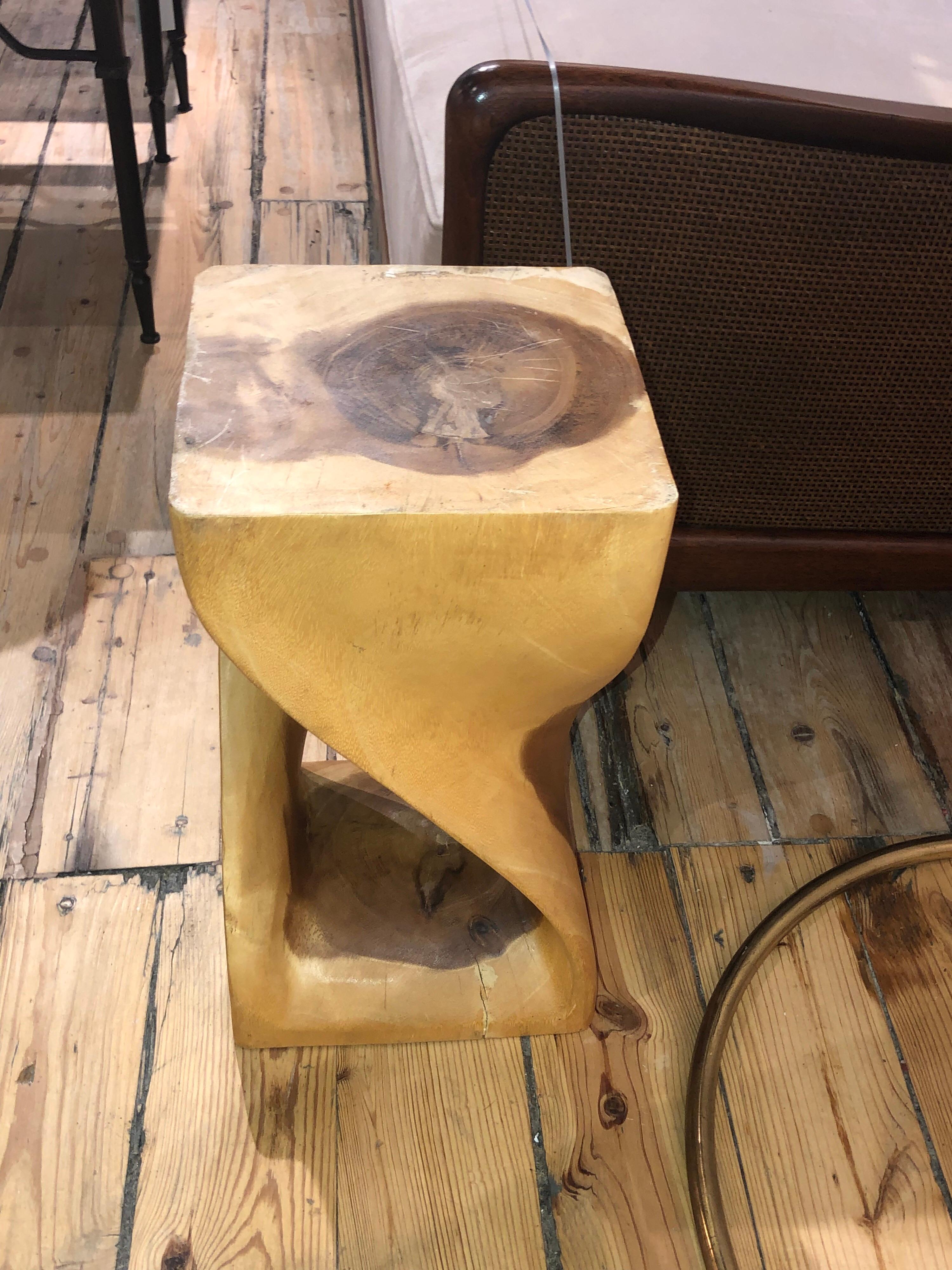Stool or End Table in Carved Wood In Good Condition In Newburgh, NY