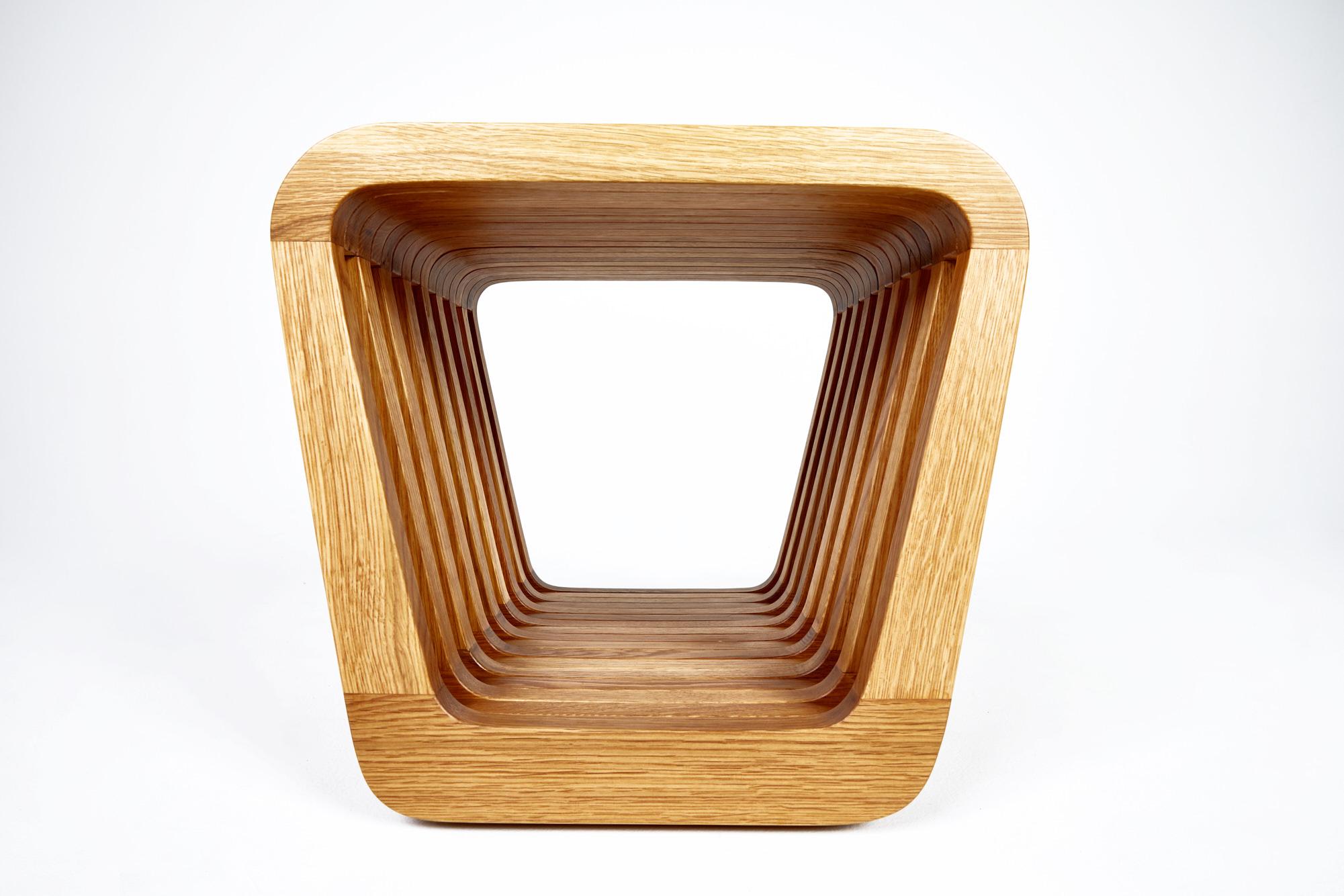 Hocker oder Beistelltisch, LINK von Reda Amalou, 2016, amerikanisches Nussbaumholz (Lackiert) im Angebot