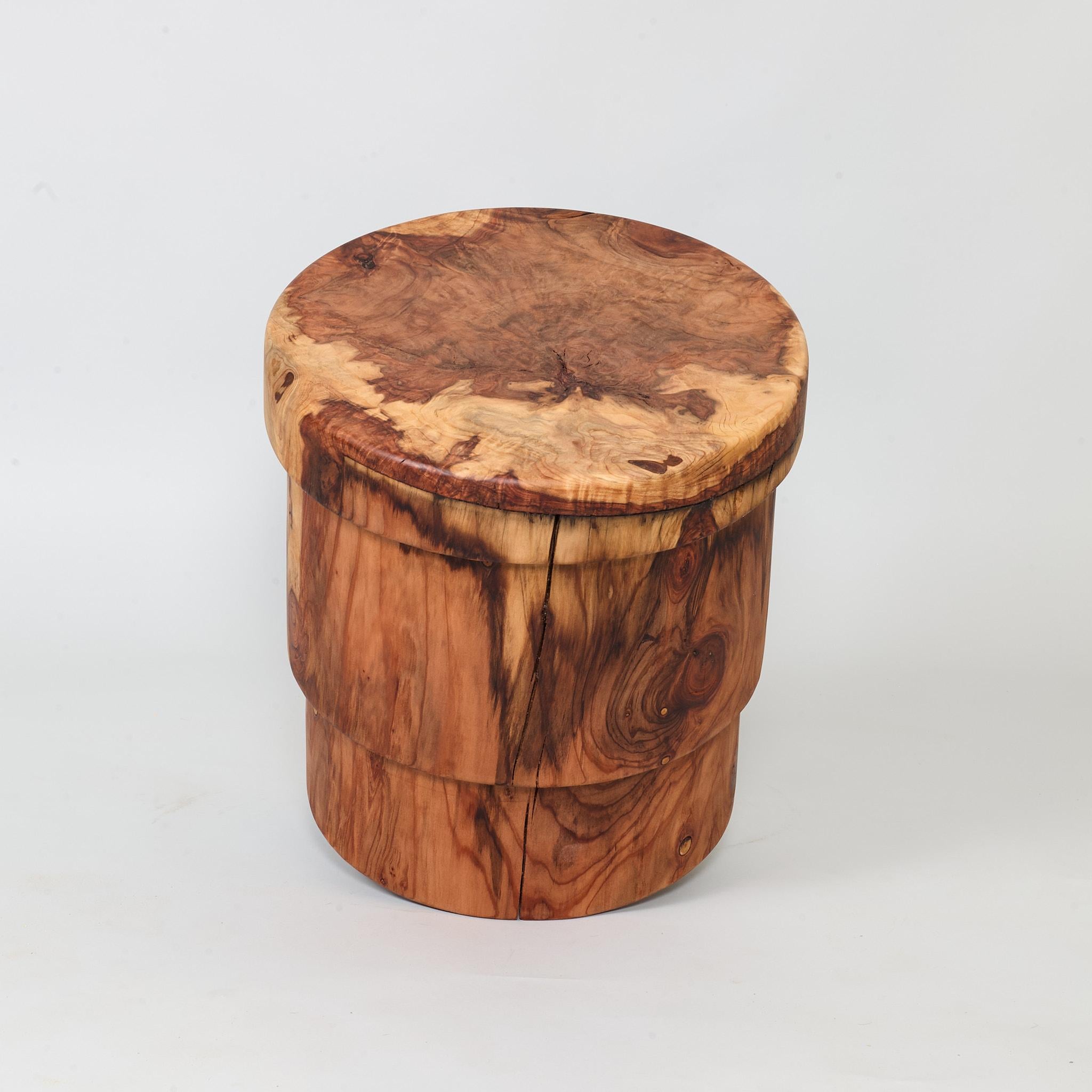 Moderno Sgabello, Tavolino, Wood Wood recuperato, Legno rosso, Mid Century Modern in vendita