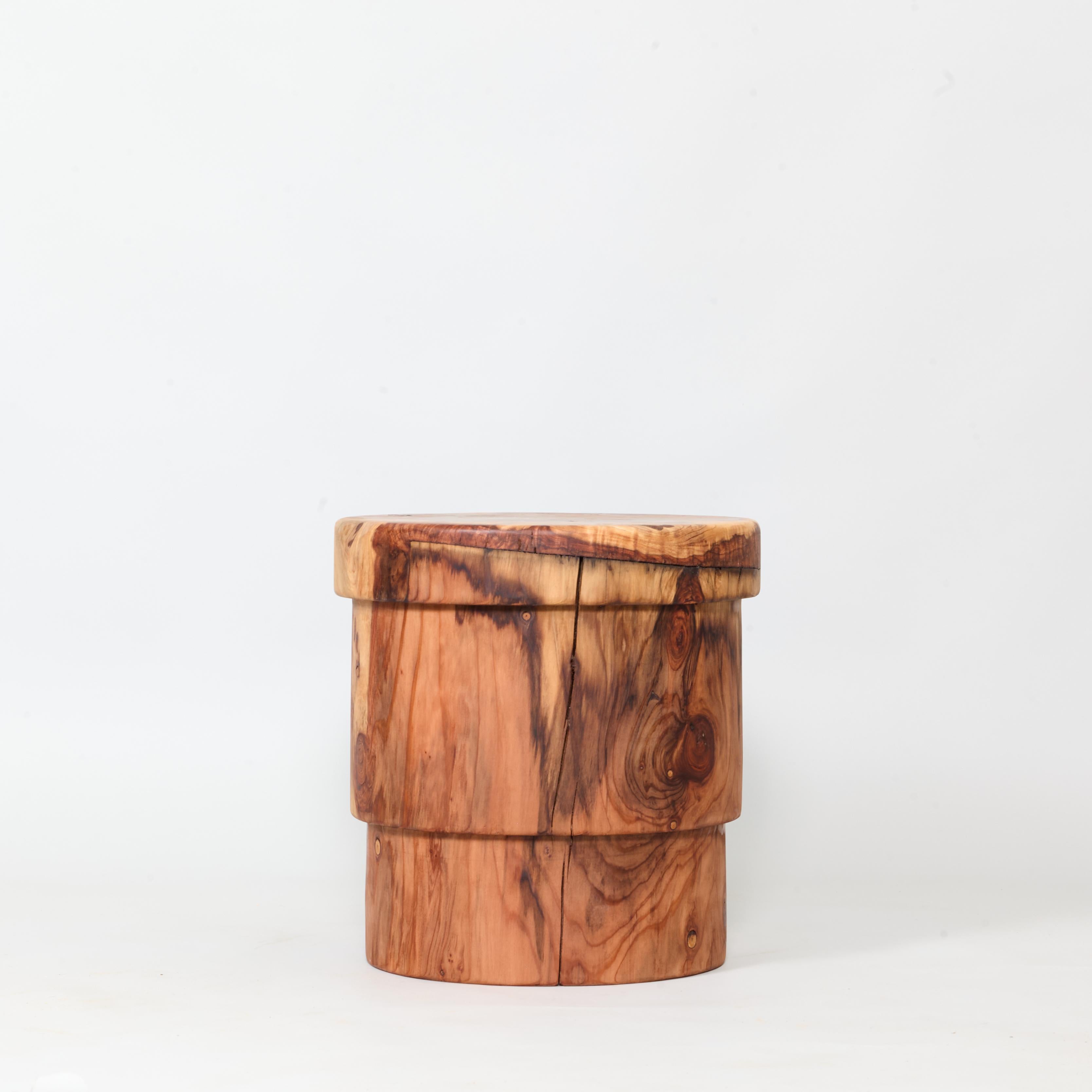 XXI secolo e contemporaneo Sgabello, Tavolino, Wood Wood recuperato, Legno rosso, Mid Century Modern in vendita